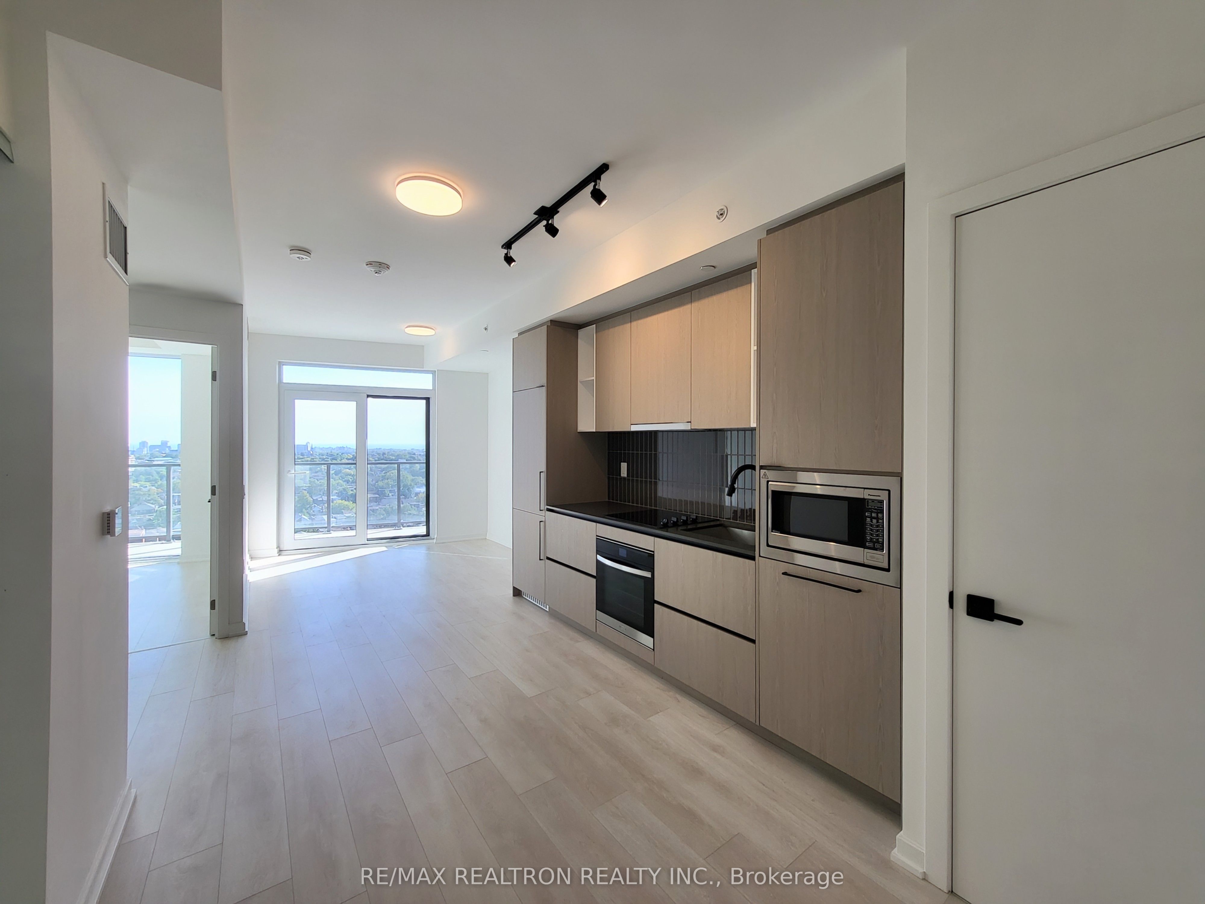 10 Graphophone Grove 1302, Toronto, ON M6H 0E5 photo 3