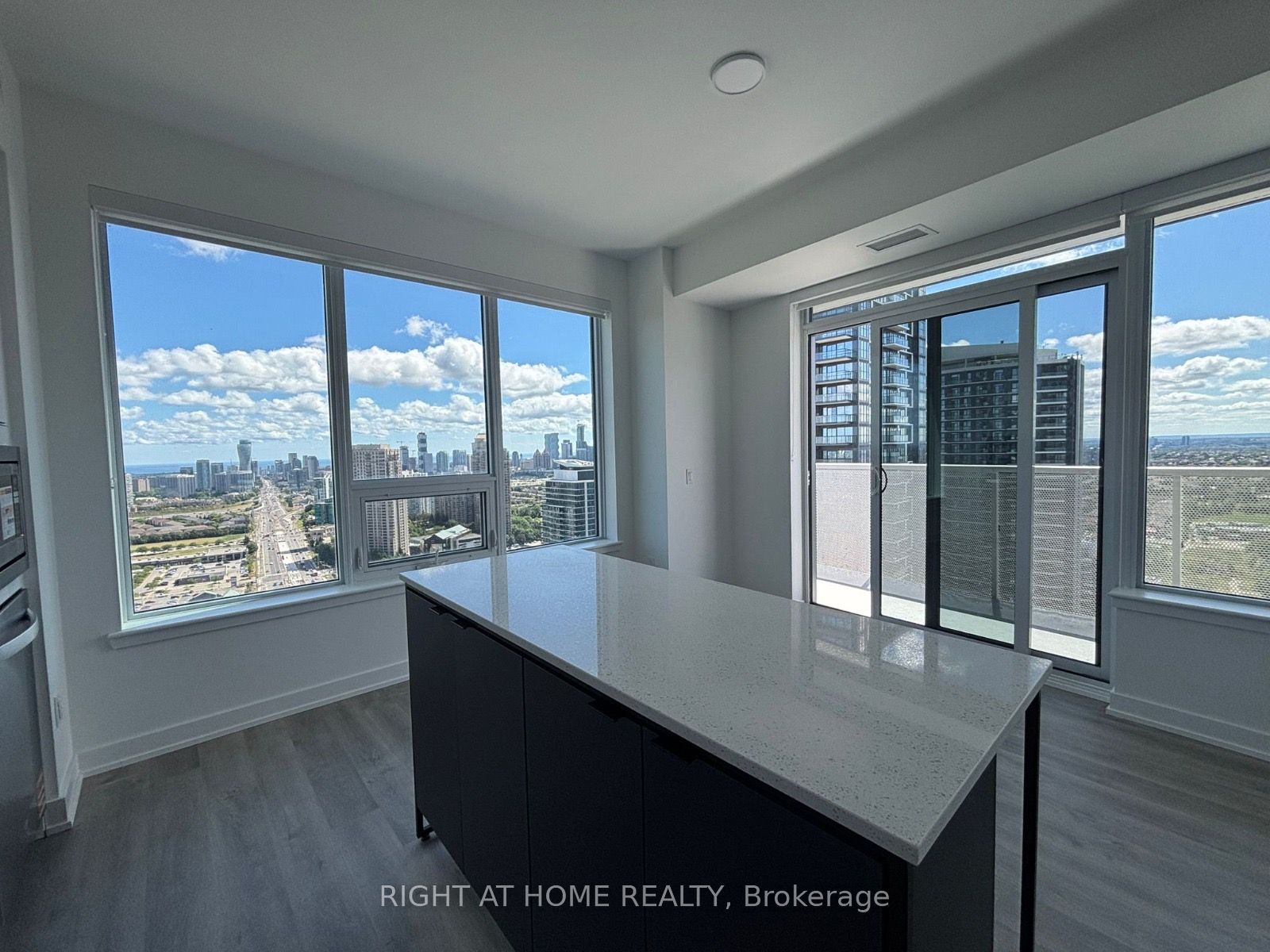 5105 Hurontario Street 2905, Mississauga, ON L4Z 0C9