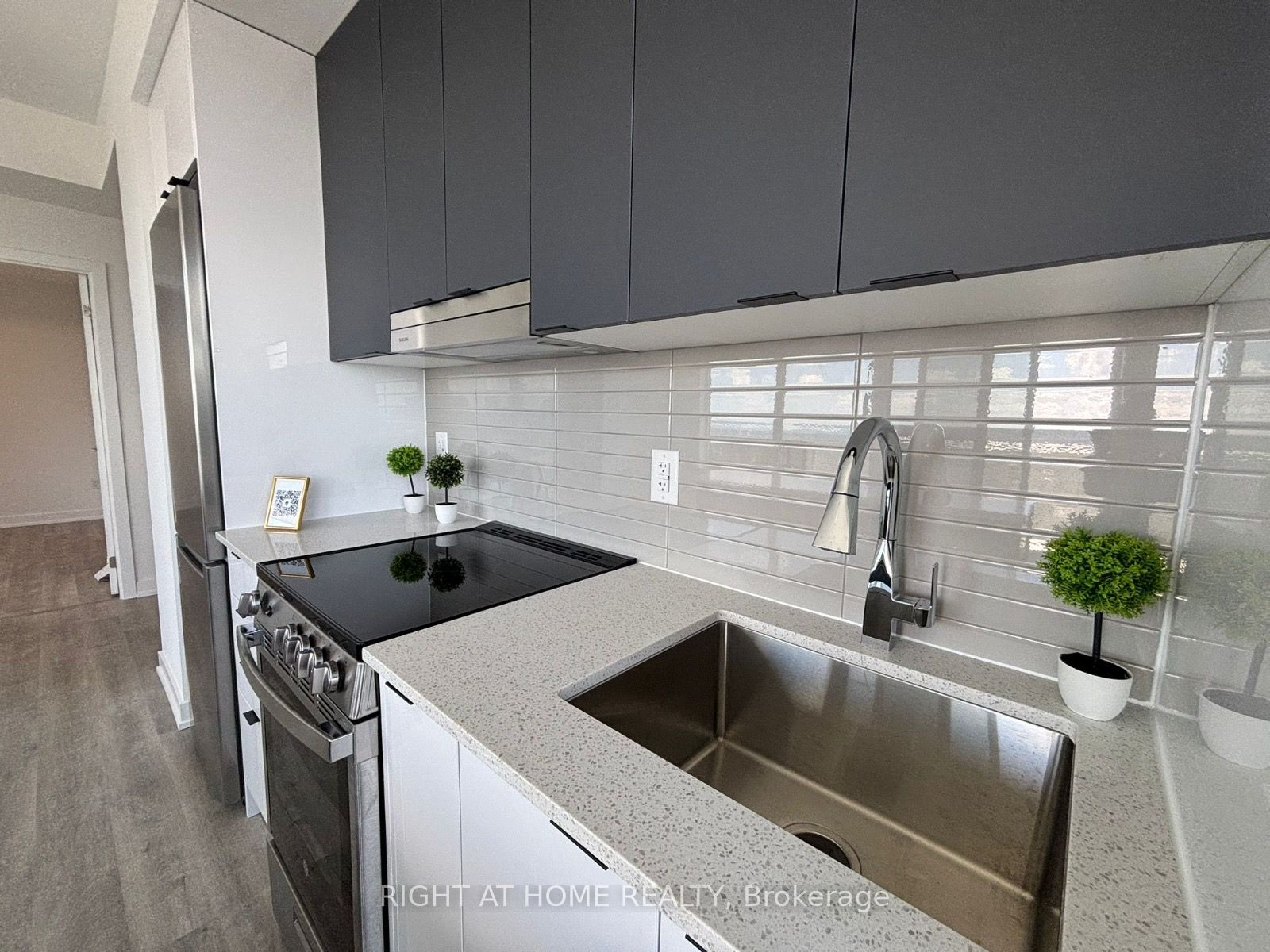 5105 Hurontario Street 2905, Mississauga, ON L4Z 0C9 photo 4