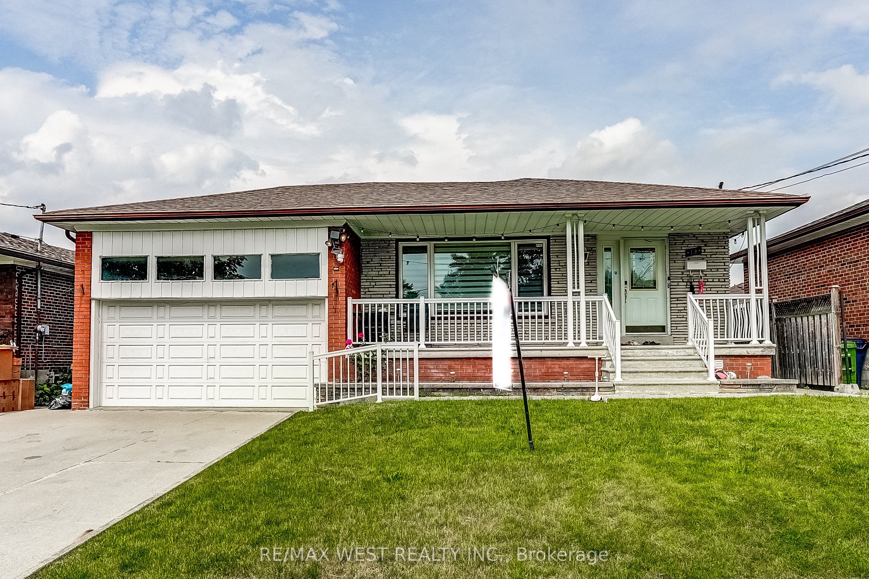 19 Archway Crescent, Toronto, ON M9M 1V5 photo 2
