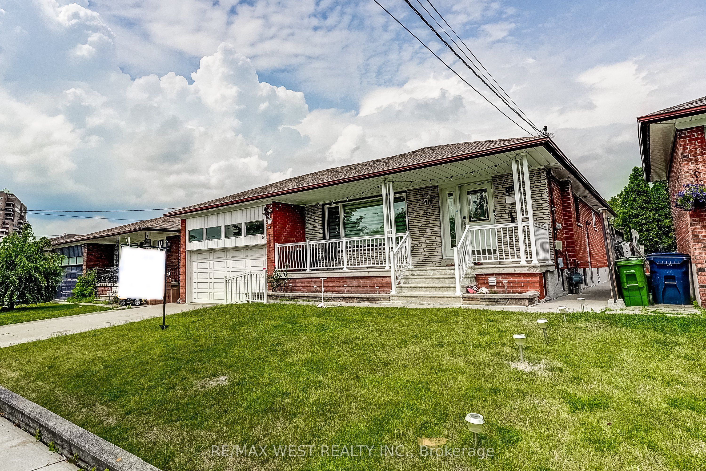 19 Archway Crescent, Toronto, ON M9M 1V5 photo 3