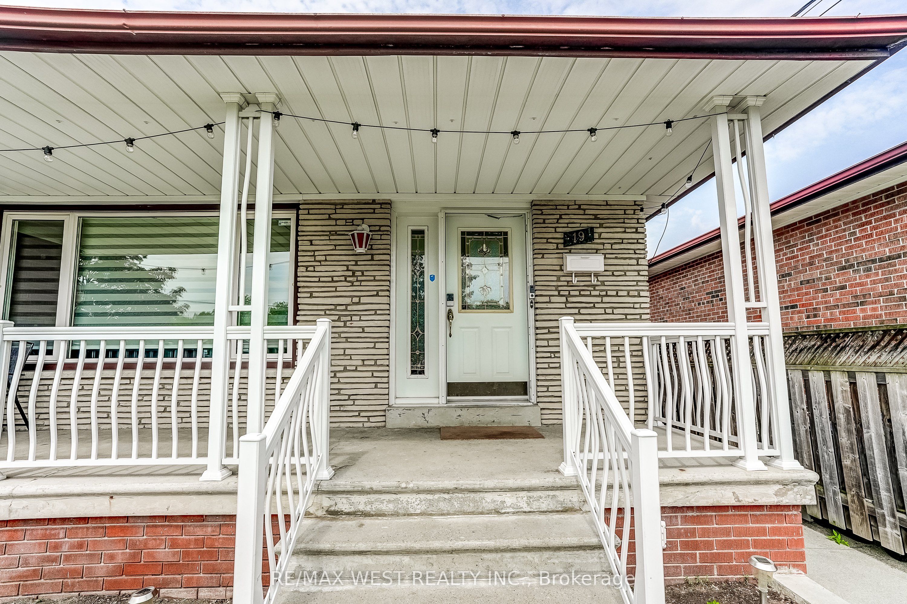 19 Archway Crescent, Toronto, ON M9M 1V5 photo 4