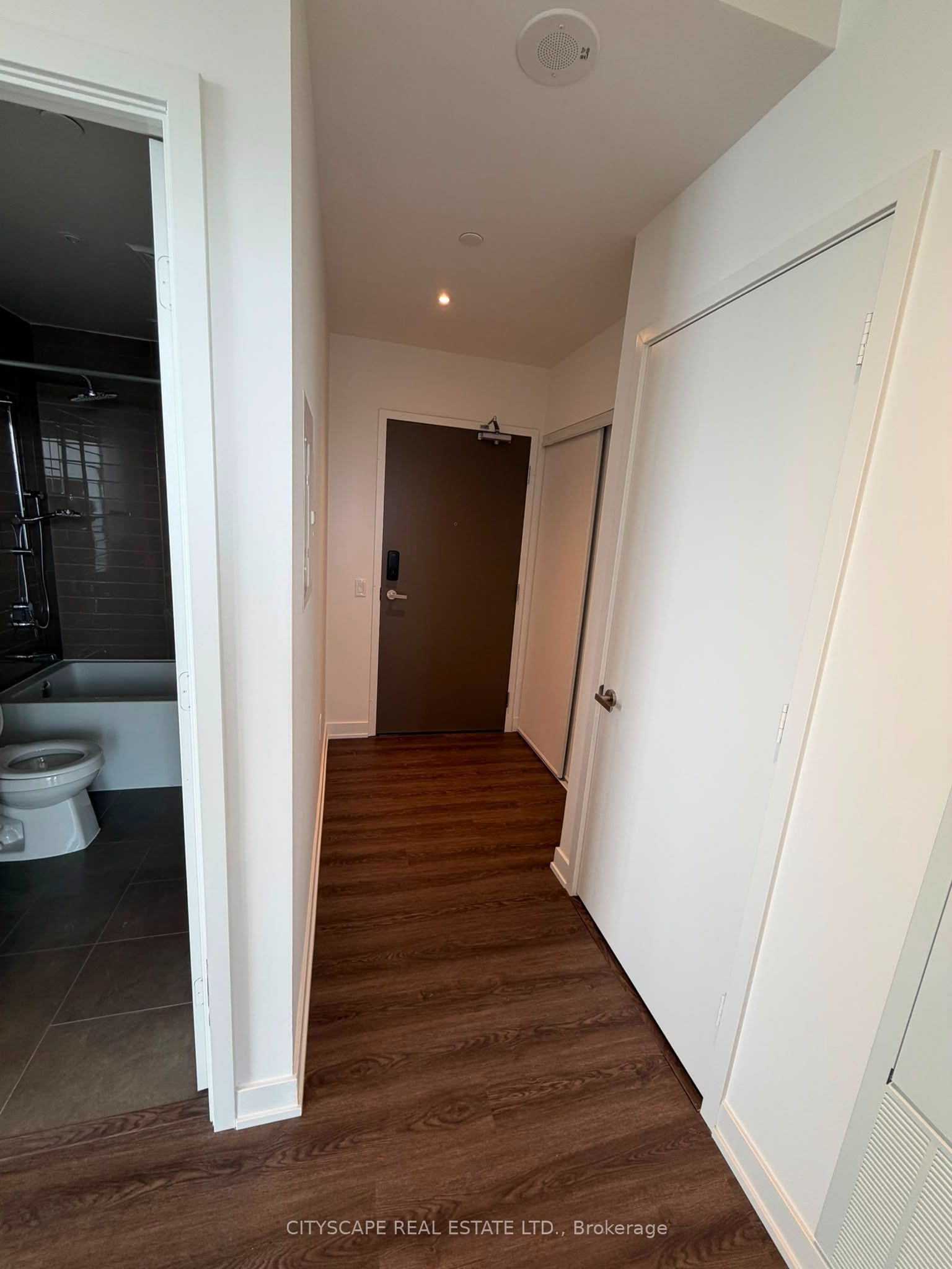 448 Burnhamthorpe Road W 6408, Mississauga, ON L5B 0R4 photo 3