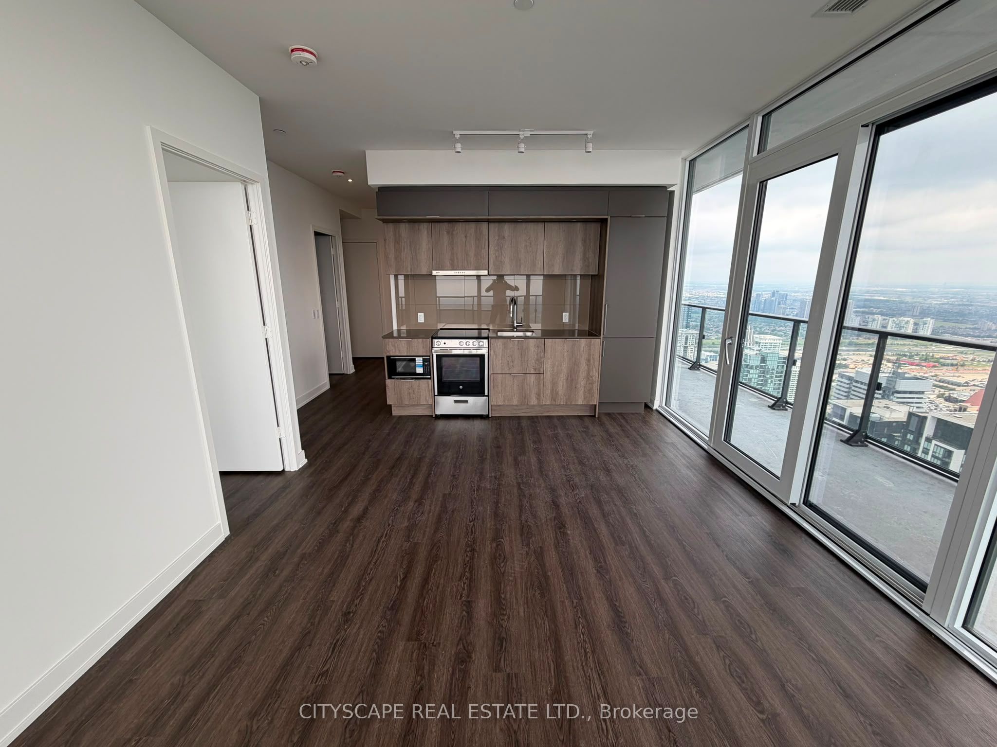 448 Burnhamthorpe Road W 6408, Mississauga, ON L5B 0R4 photo 5