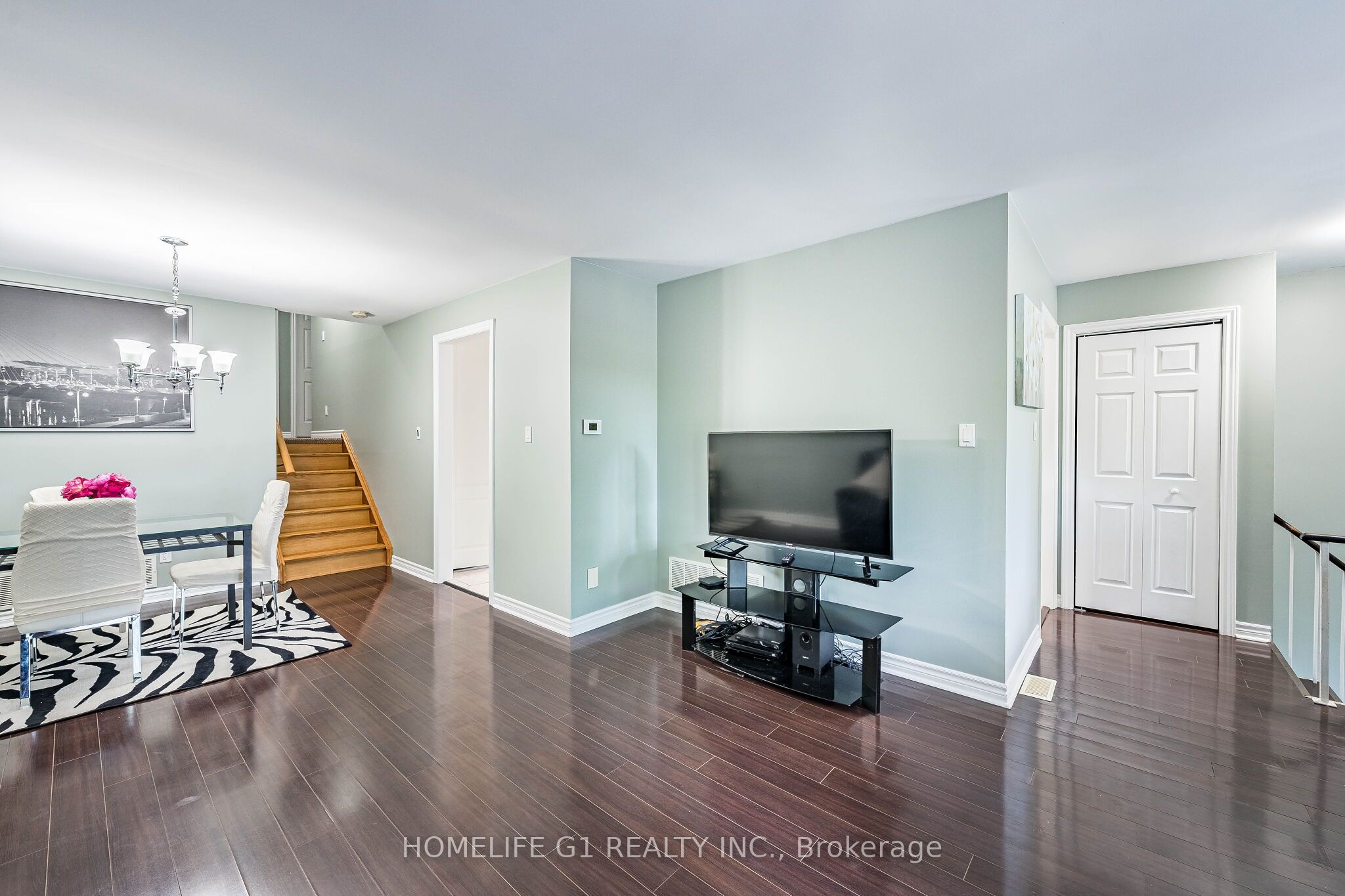 8 Holgate Court, Brampton, ON L6Z 1S1 photo 4