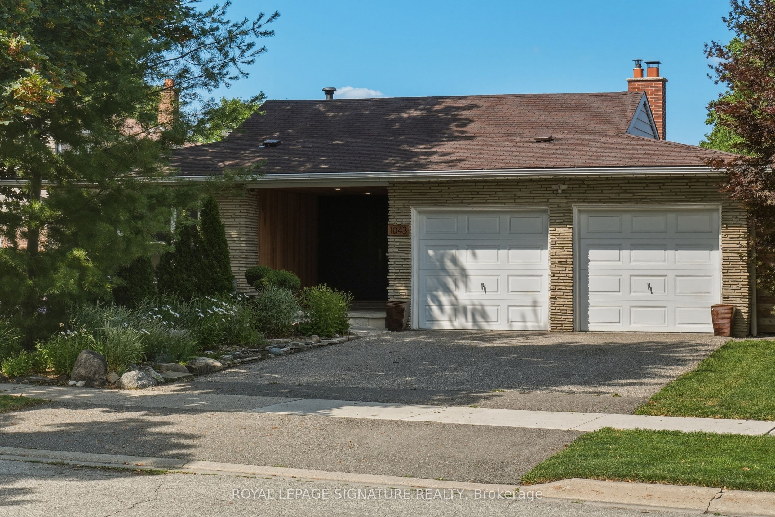 1843 Stonepath Crescent, Mississauga, ON L4X 1Y1 photo 4