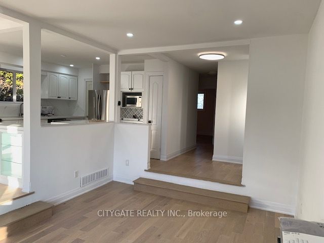 1156 falgarwood Drive, Oakville, ON L6H 2L3 photo 2