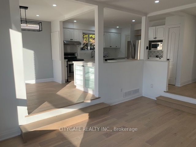 1156 falgarwood Drive, Oakville, ON L6H 2L3 photo 3