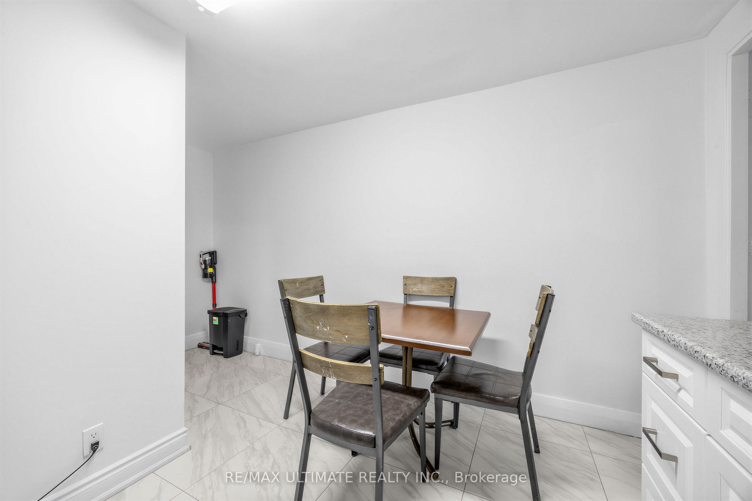 57 Shanly Street Main Floor, Toronto, ON M6H 1S4 photo 3