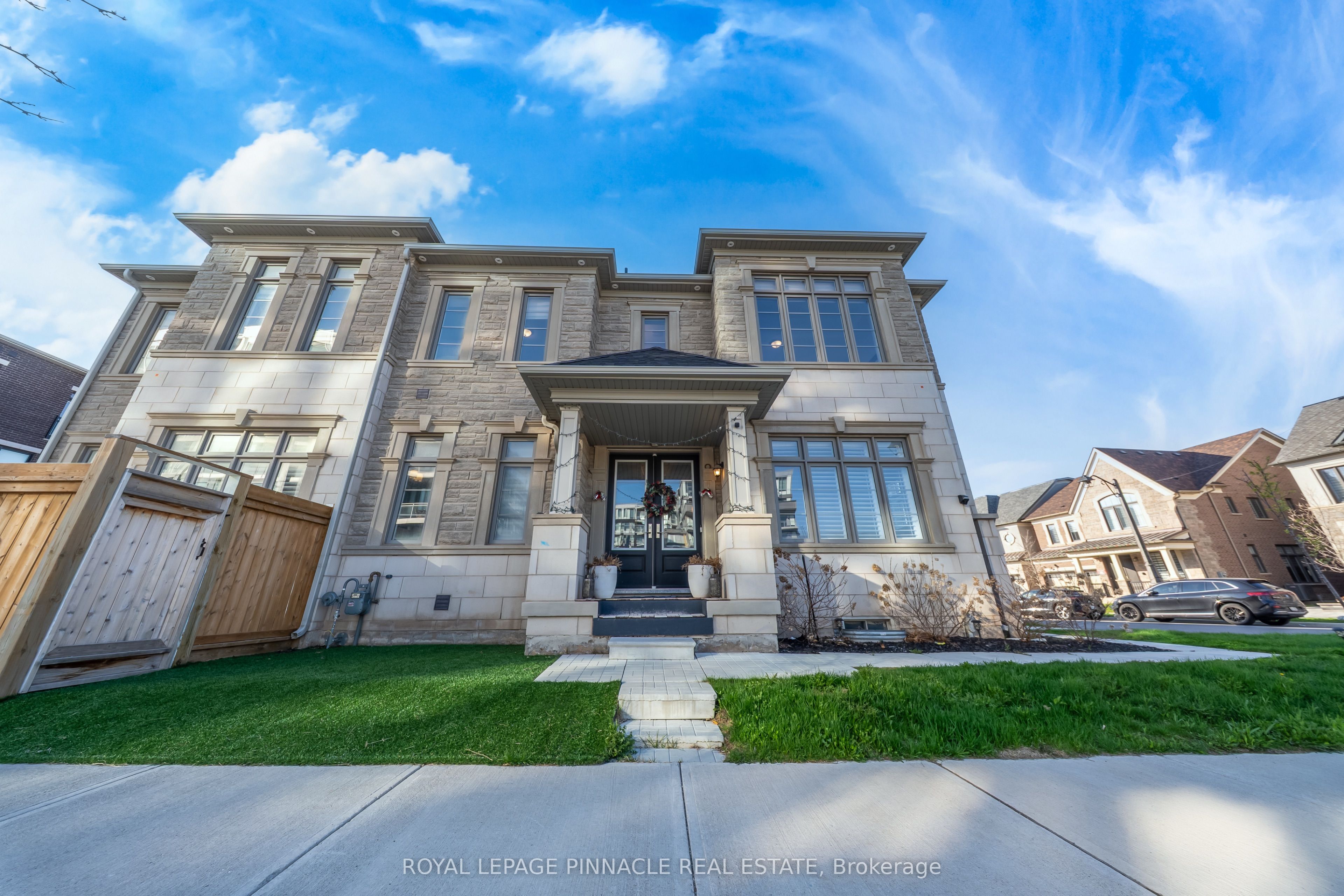 1504 Yellow Rose Circle Upper, Oakville, ON L6M 5L3