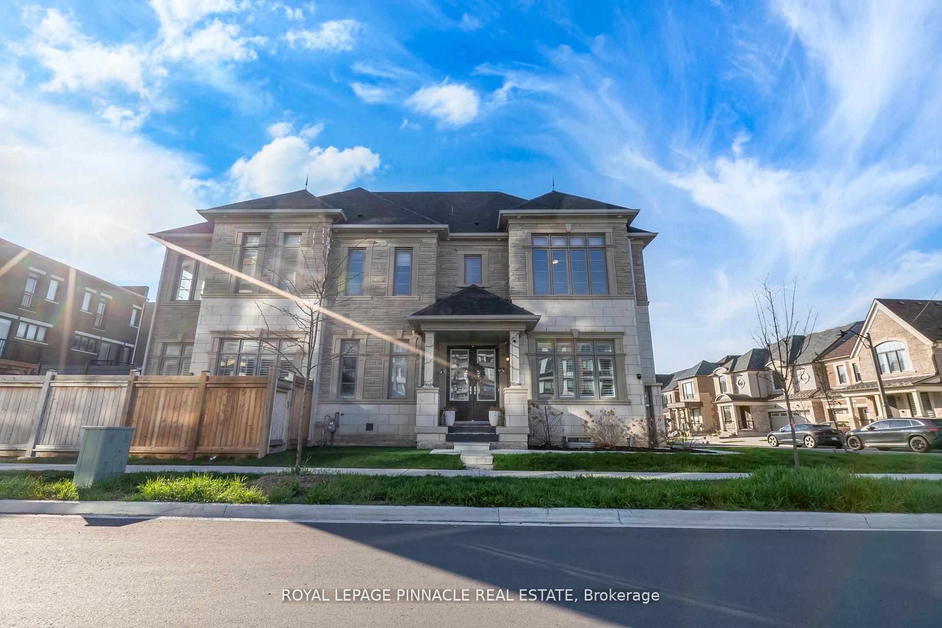 1504 Yellow Rose Circle Upper, Oakville, ON L6M 5L3 photo 4