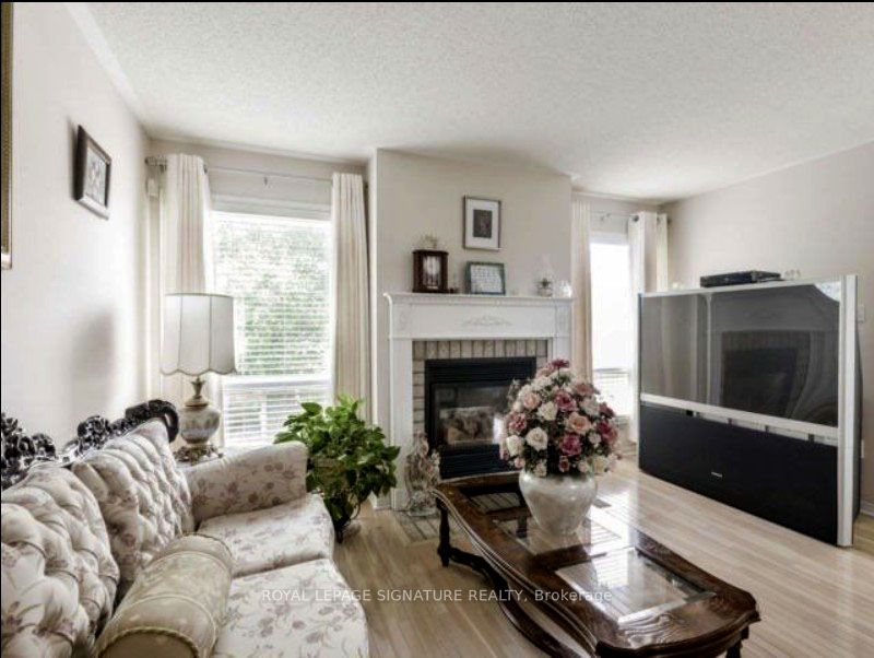 1565 Woodhenge Way, Mississauga, ON L5N 7S9 photo 3