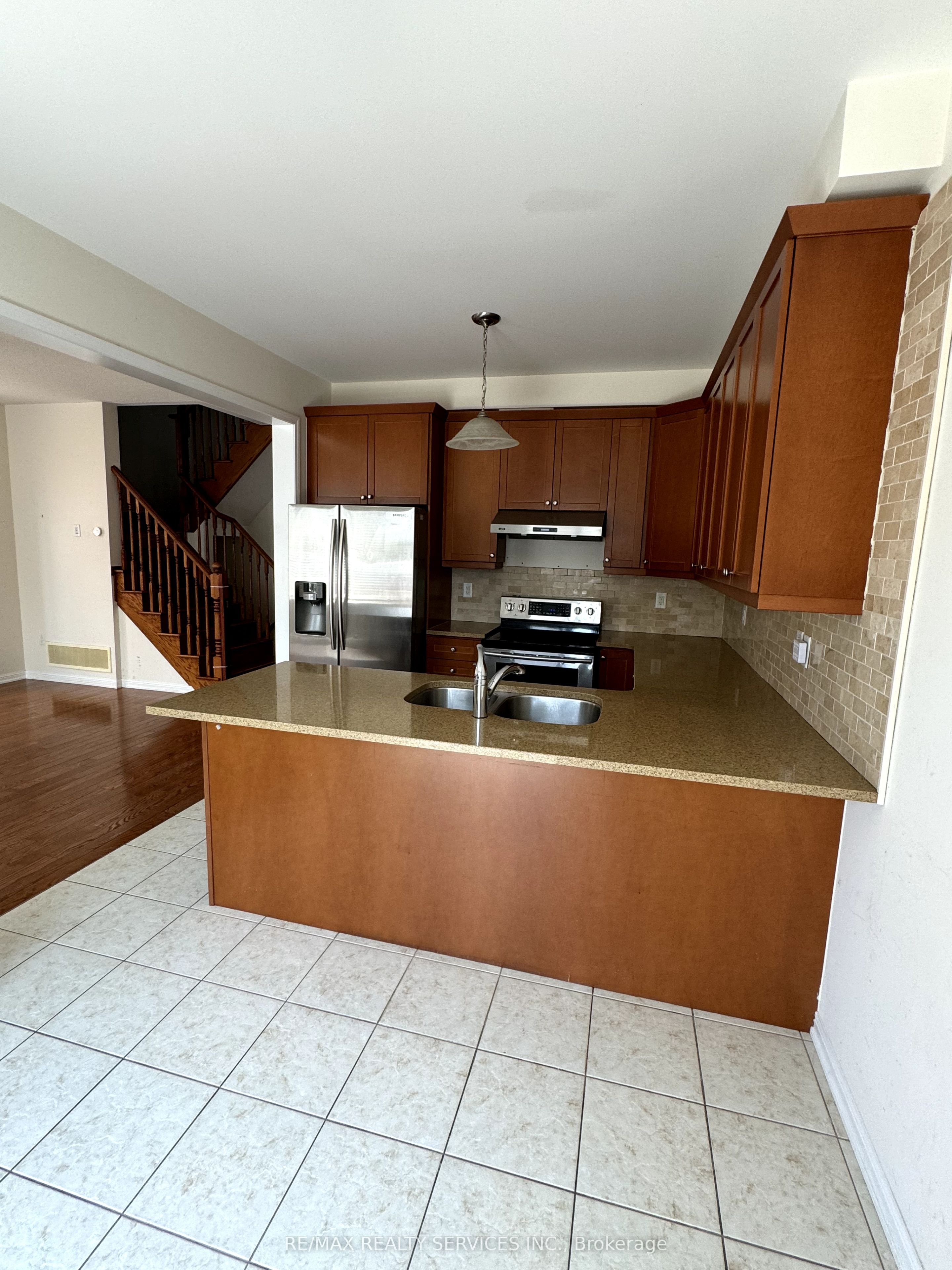 30 Arkwright Drive, Brampton, ON L7A 0V2 photo 2
