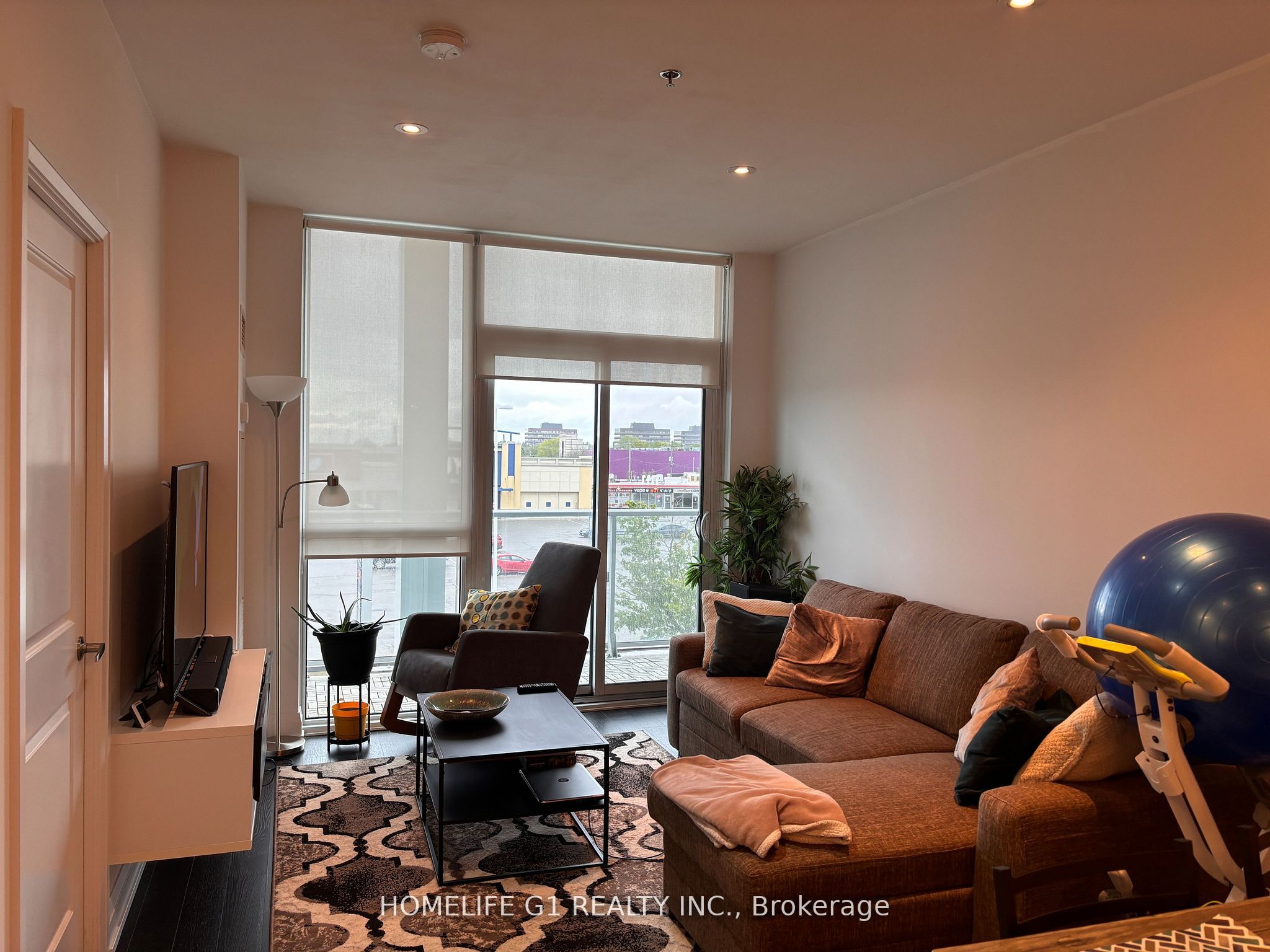 65 Speers Road 318, Oakville, ON L6K 2E6