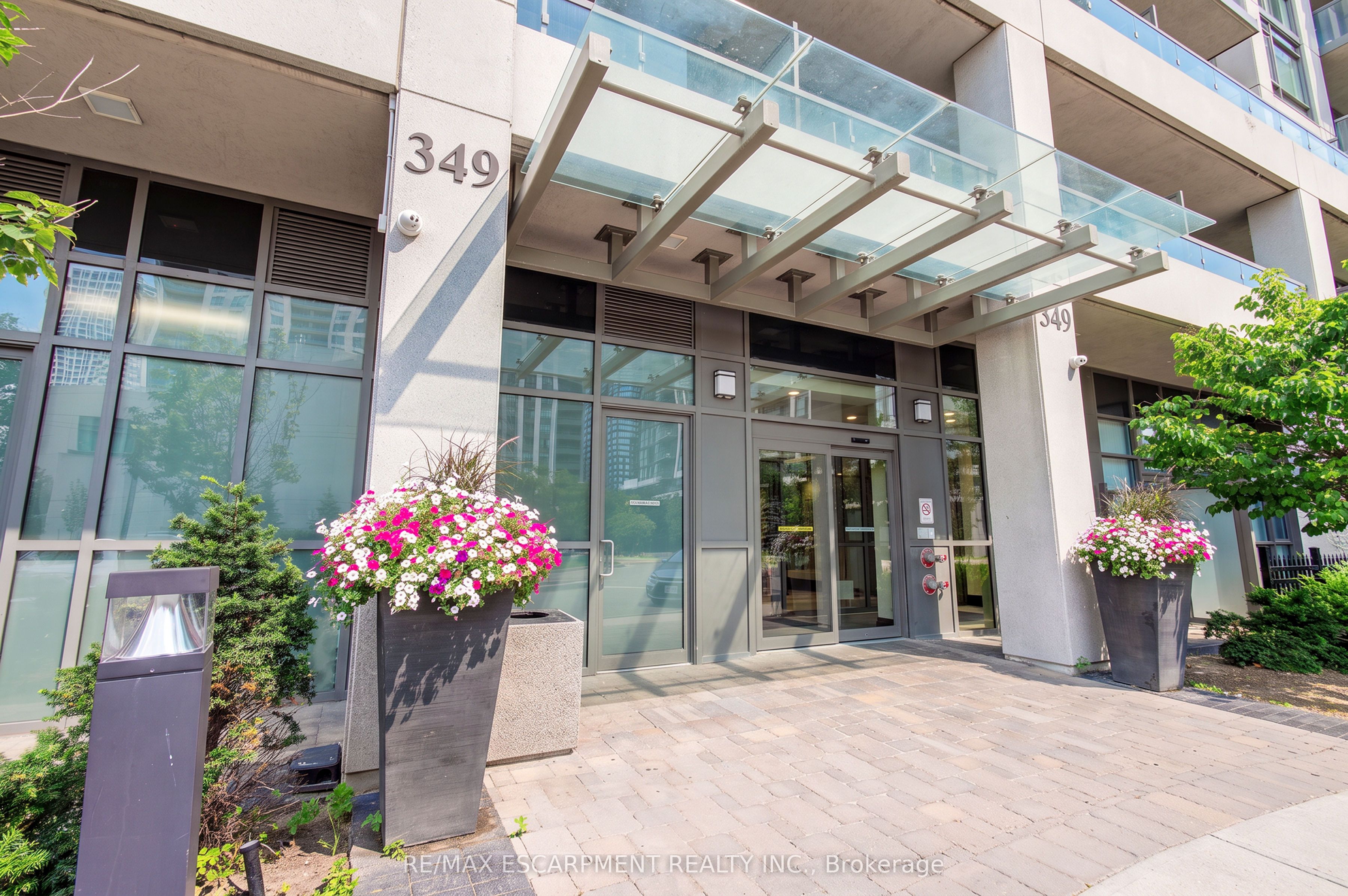 349 Rathburn Road W 107, Mississauga, ON L5B 0G9 photo 2