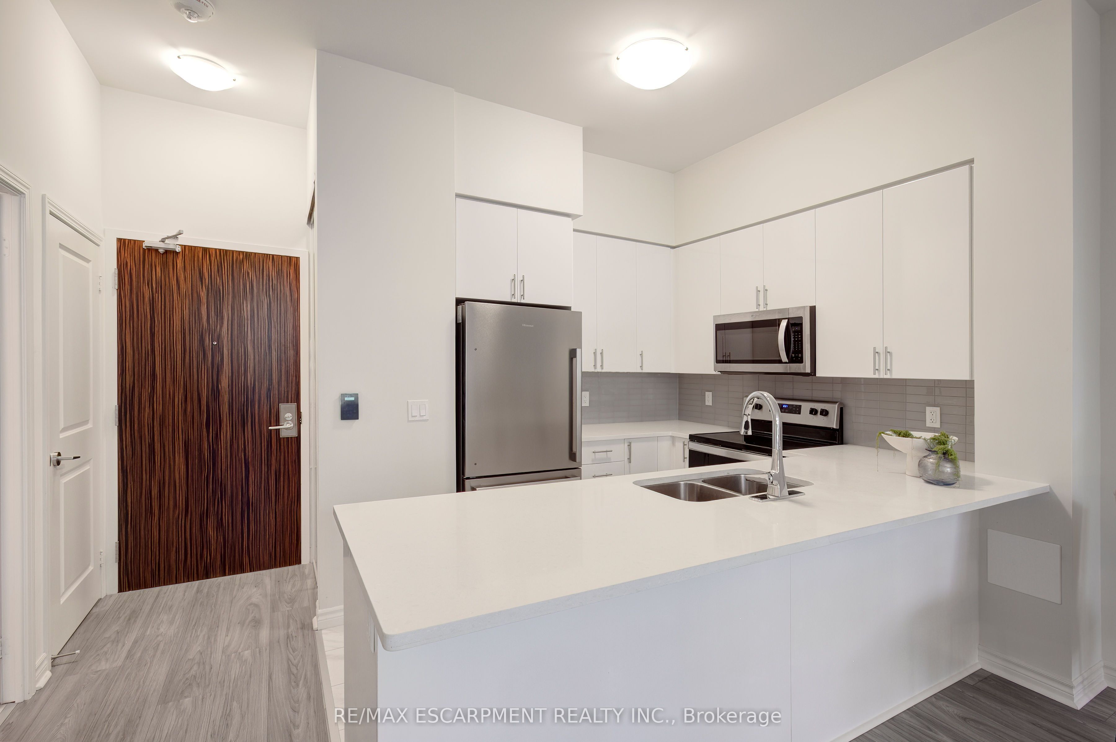 349 Rathburn Road W 107, Mississauga, ON L5B 0G9 photo 3