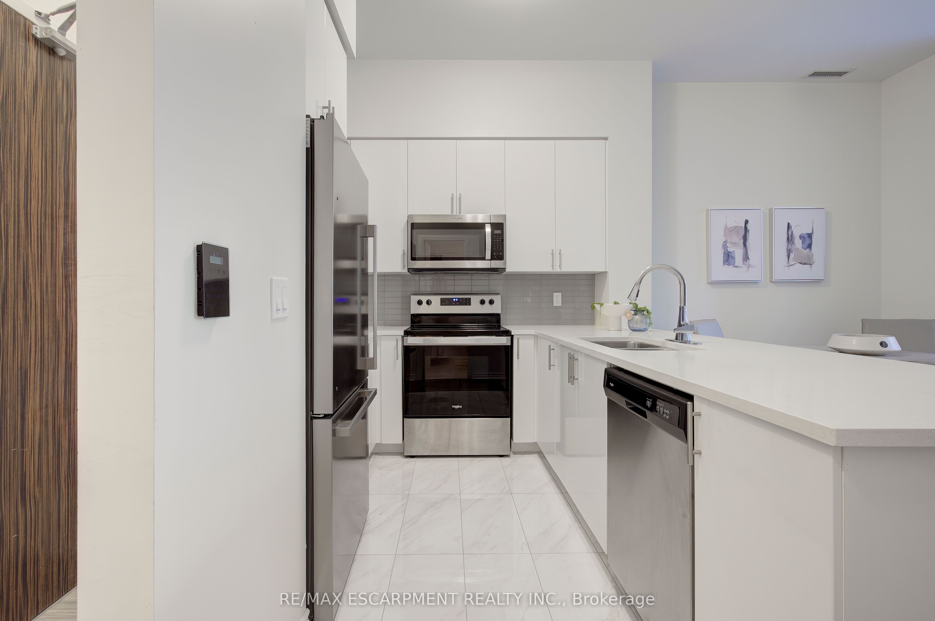 349 Rathburn Road W 107, Mississauga, ON L5B 0G9 photo 4