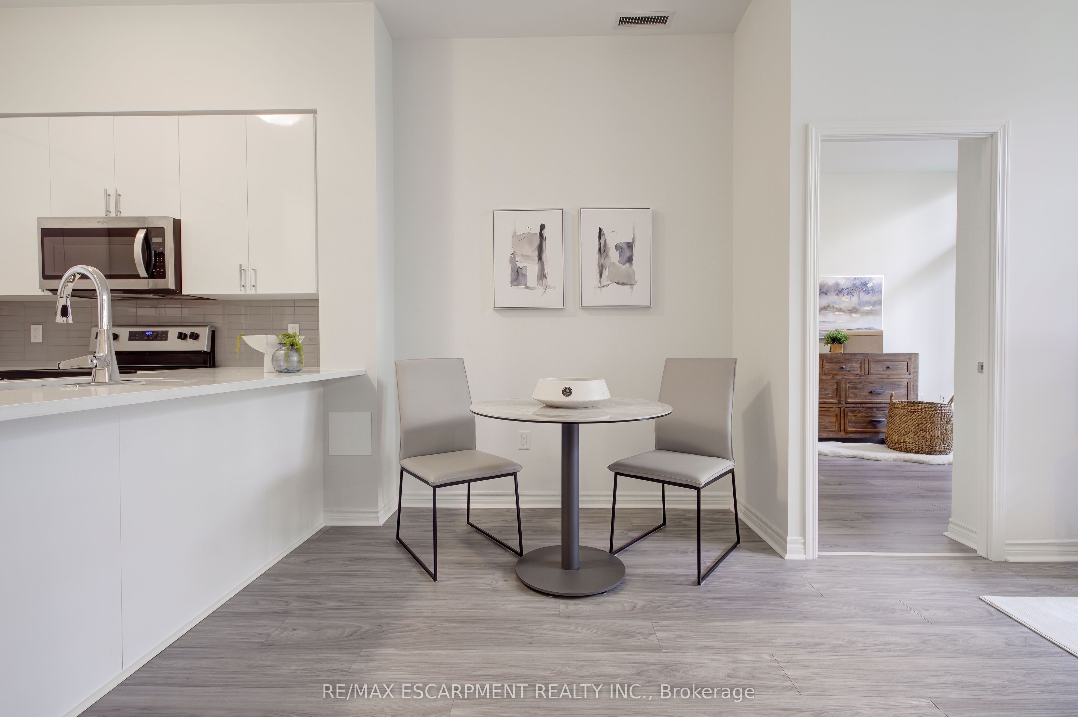 349 Rathburn Road W 107, Mississauga, ON L5B 0G9 photo 5