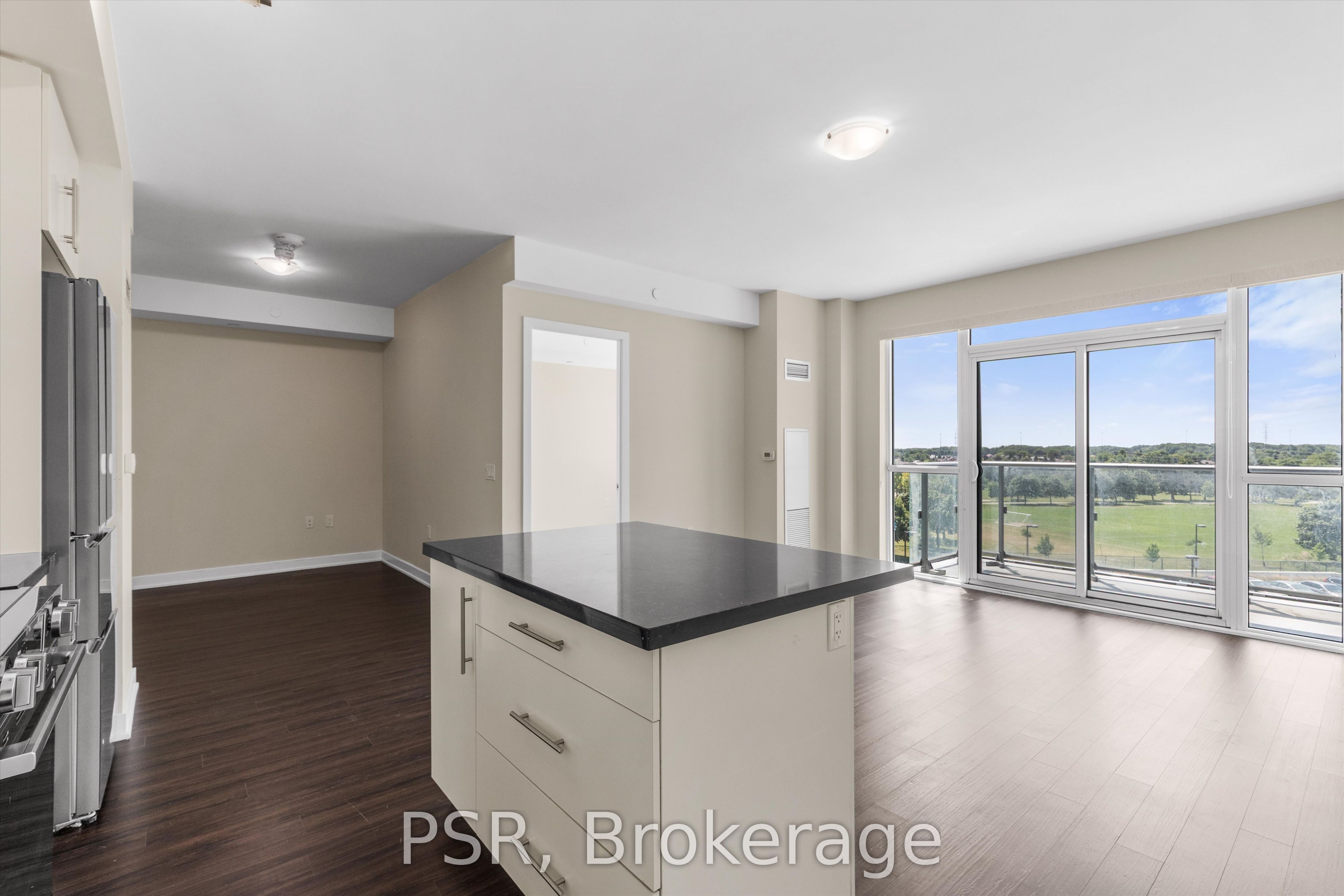 4699 Glen Erin Drive 407, Mississauga, ON L5M 2E5 photo 2