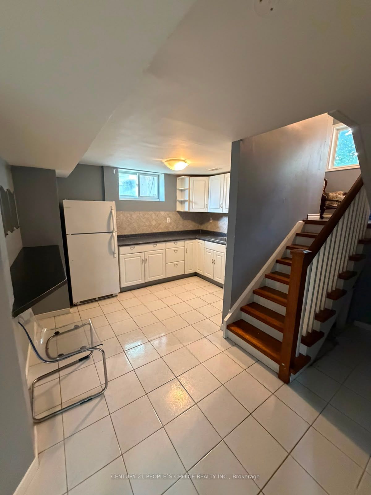 1165 Ogden Avenue Bsmt, Mississauga, ON L5E 2G8 photo 3