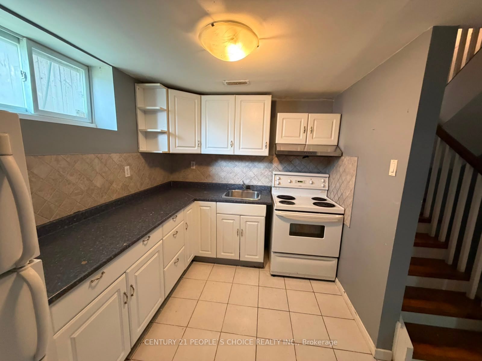 1165 Ogden Avenue Bsmt, Mississauga, ON L5E 2G8 photo 4