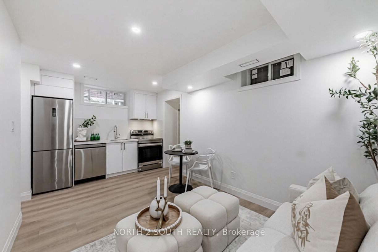 9 Glenvalley Drive Bsmt, Toronto, ON M6M 4V8 photo 4