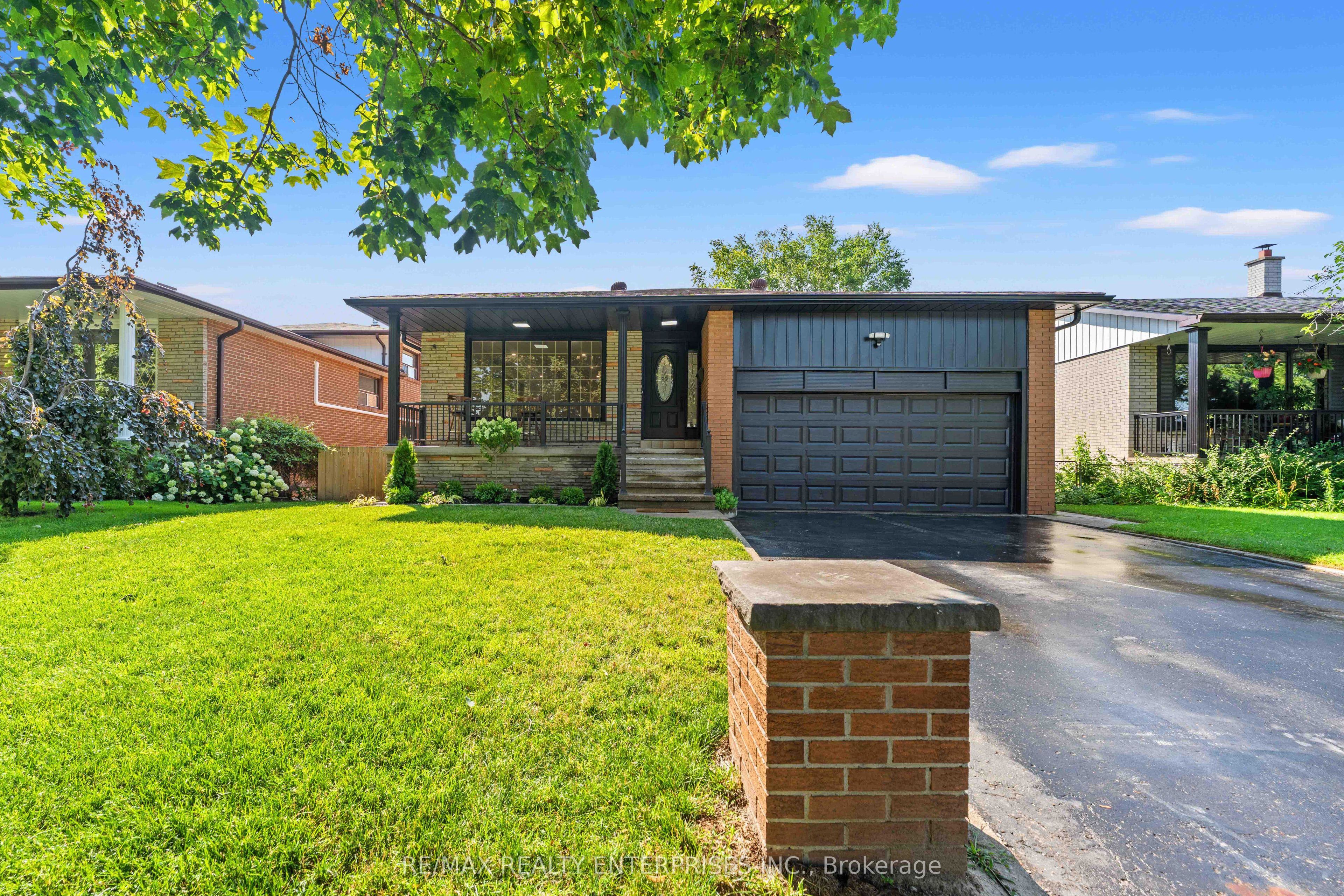 2348 Denise Road Lower, Mississauga, ON L4X 1J4 photo 2