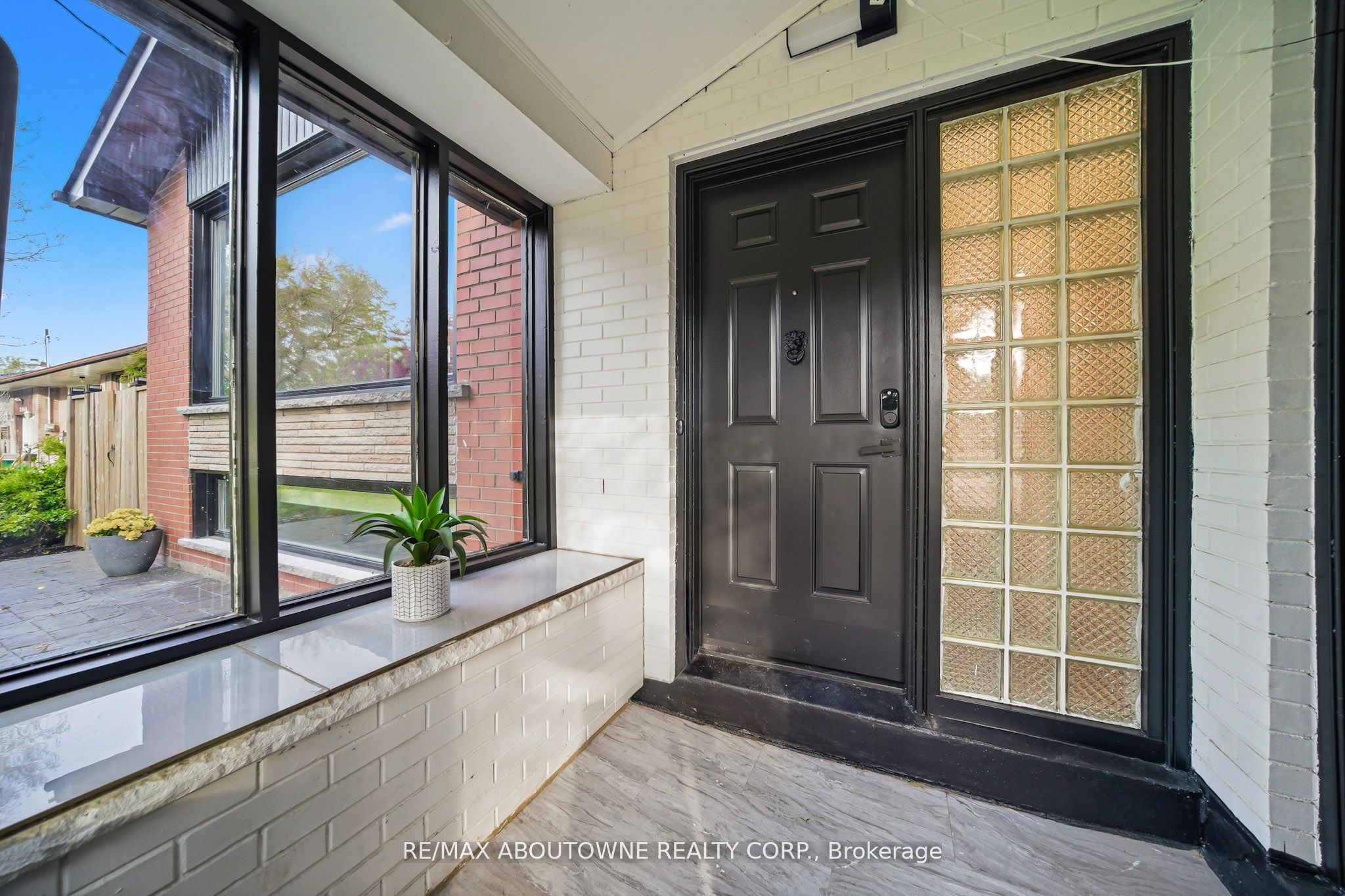 2066 Rebecca Street, Oakville, ON L6L 2A2 photo 3