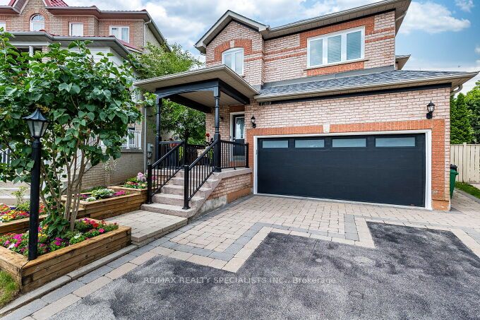 7389 Banffshire Court, Mississauga, ON L5N 7Z9 photo 3