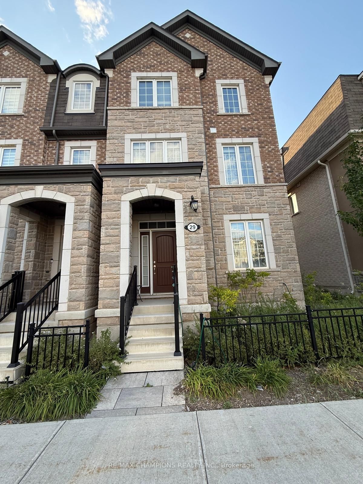 1222 Rose Way 29, Milton, ON L9E 1P2