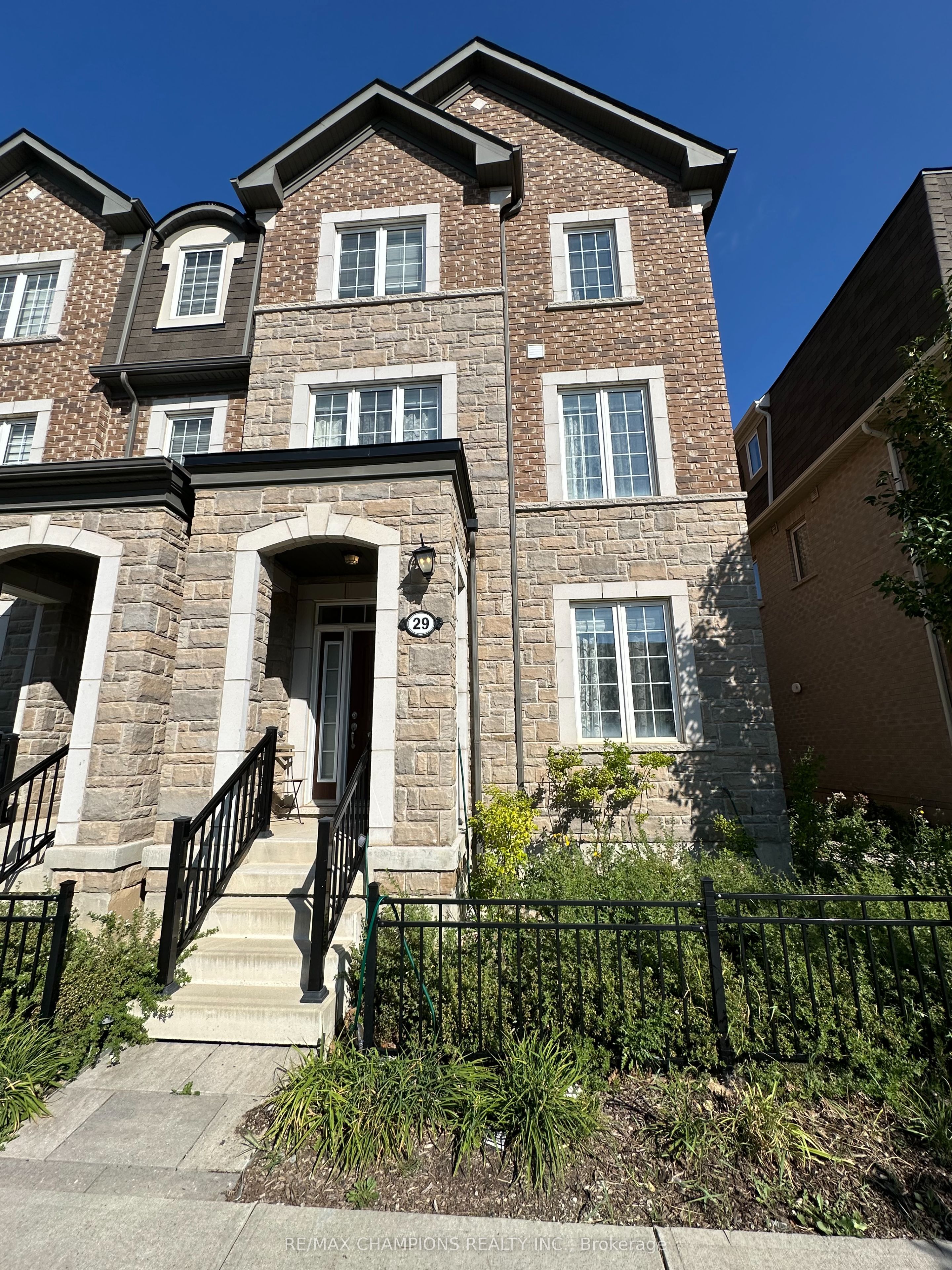1222 Rose Way 29, Milton, ON L9E 1P2 photo 2