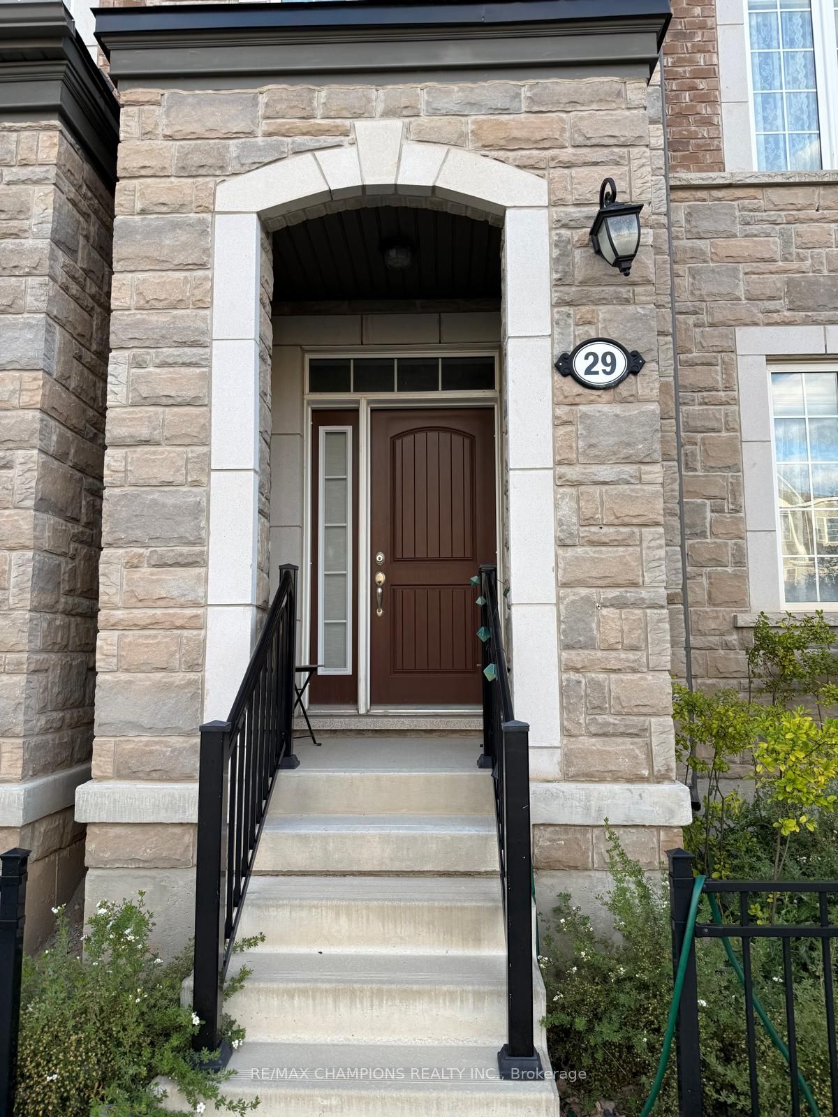 1222 Rose Way 29, Milton, ON L9E 1P2 photo 3