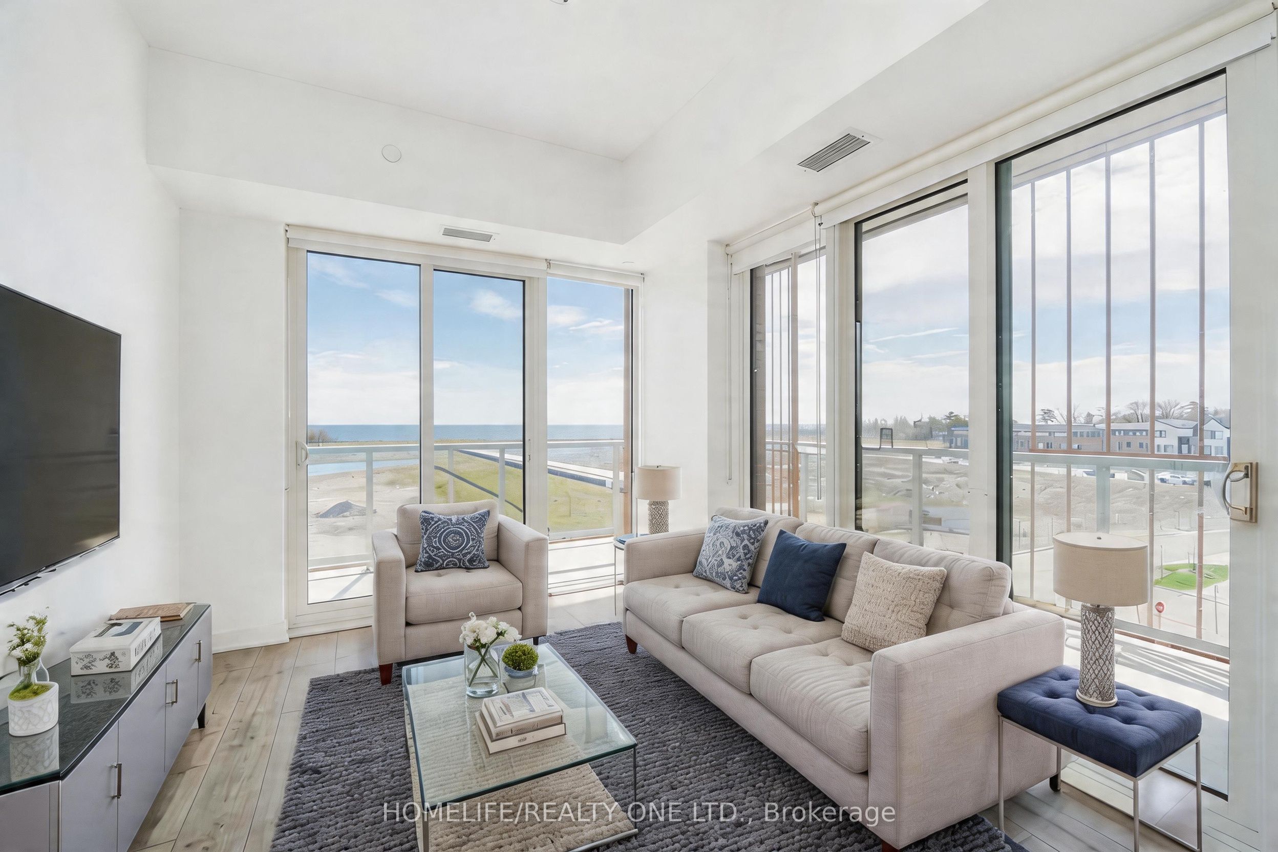 220 Missinnihe Way 421, Mississauga, ON L5H 0A9