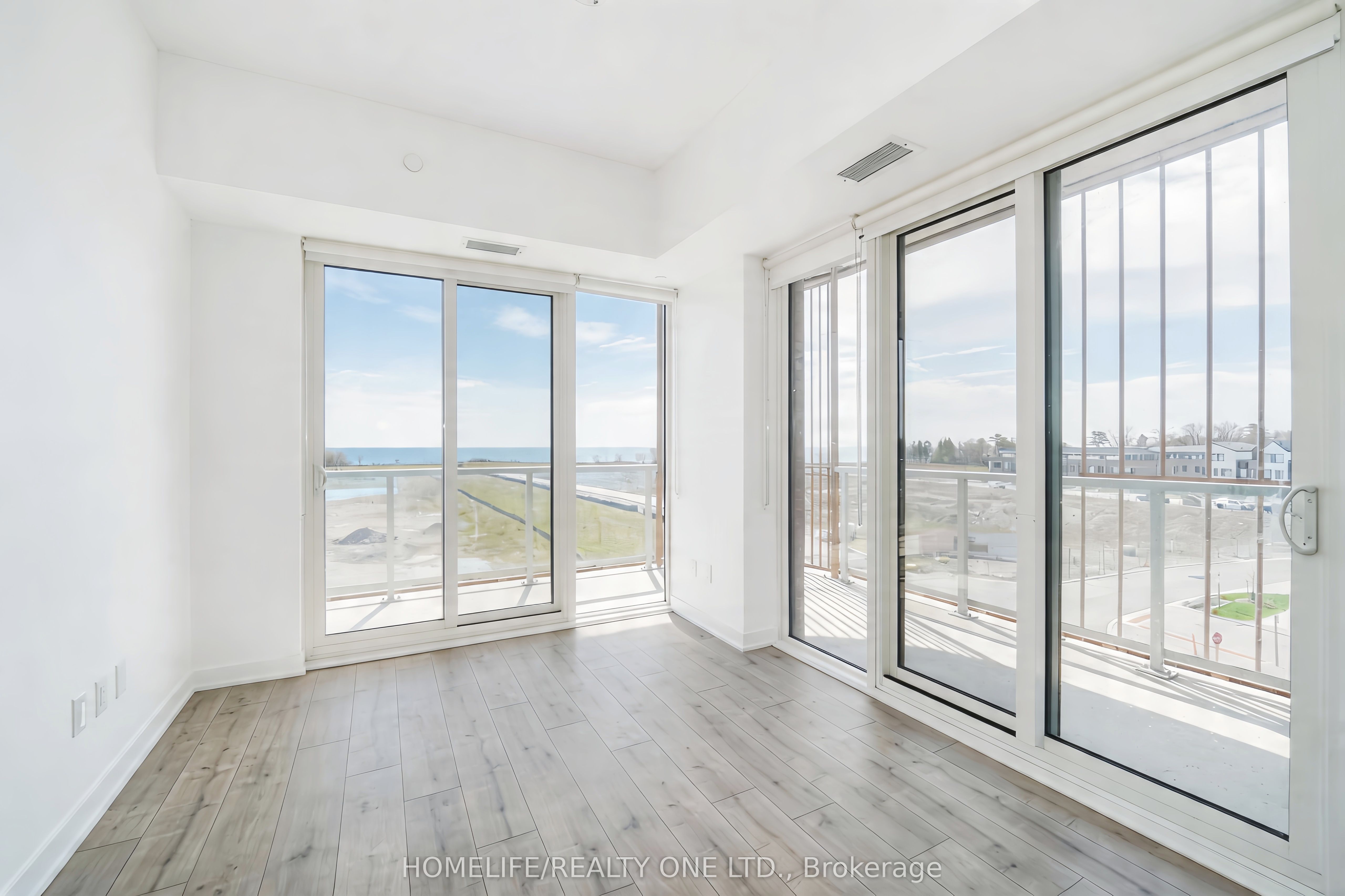 220 Missinnihe Way 421, Mississauga, ON L5H 0A9 photo 3