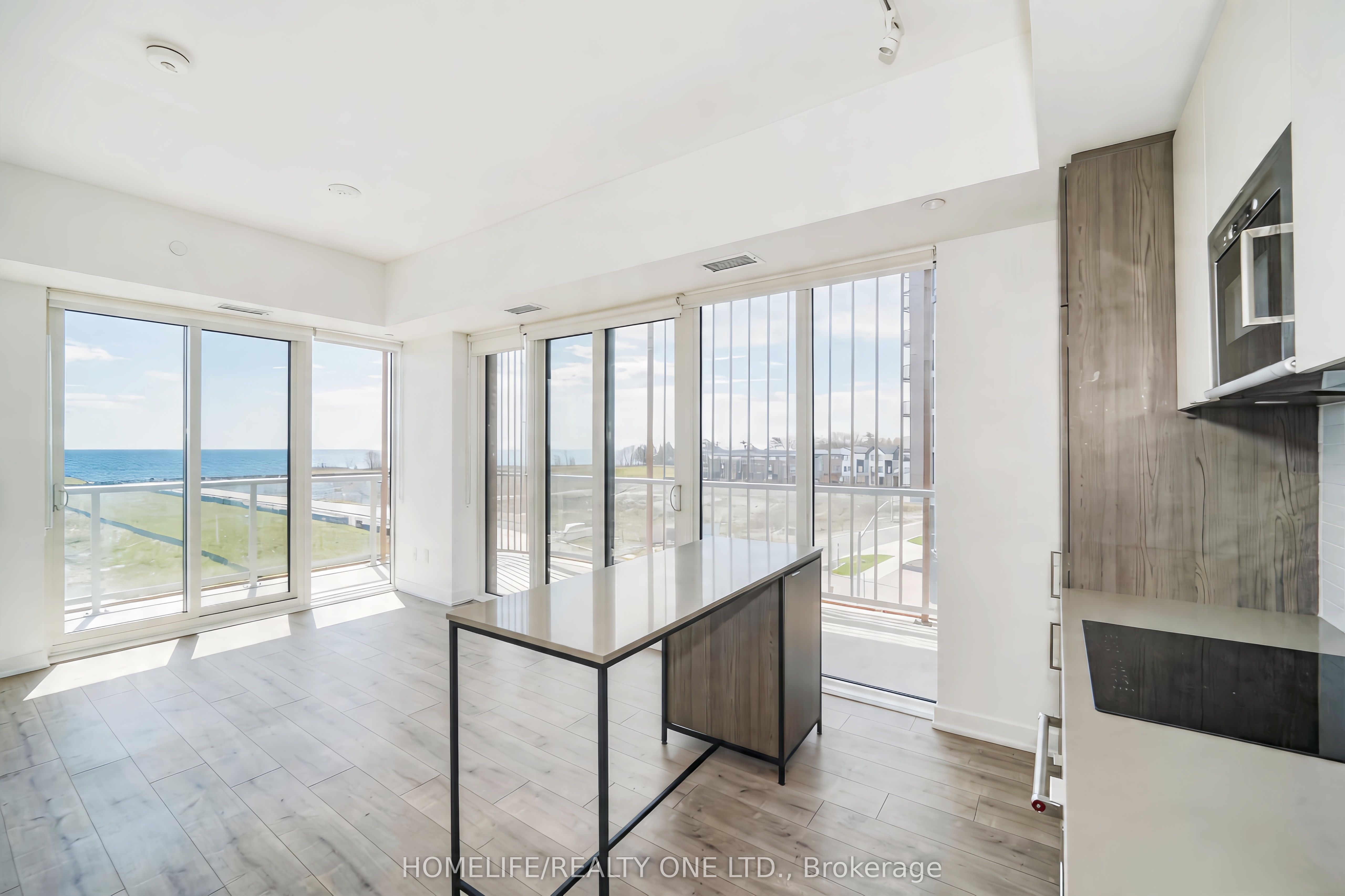 220 Missinnihe Way 421, Mississauga, ON L5H 0A9 photo 4