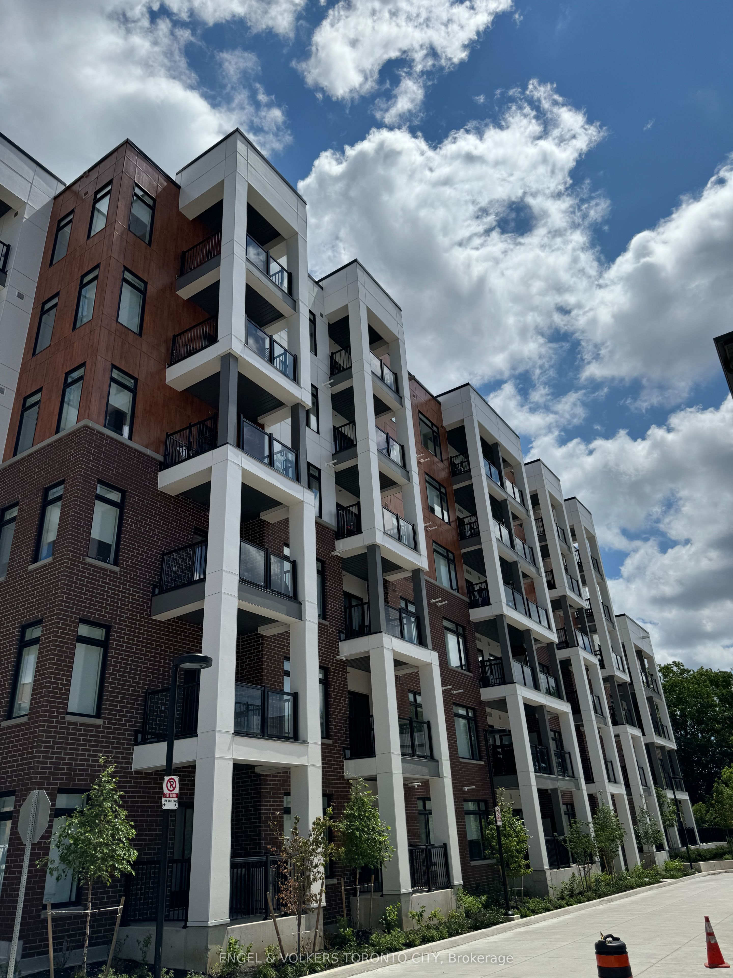 135 Canon Jackson Drive 305, Toronto, ON M6M 0C4
