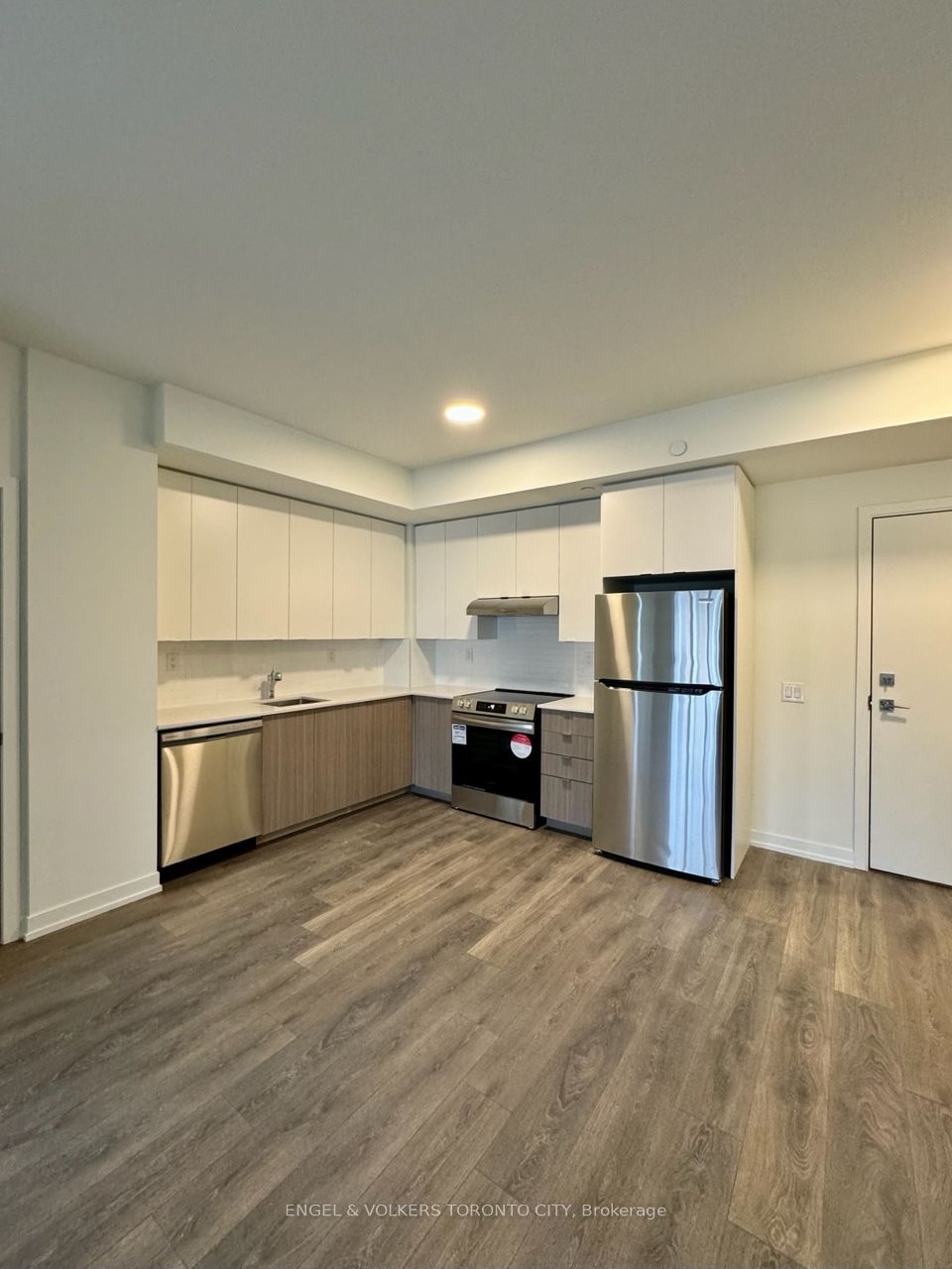 135 Canon Jackson Drive 305, Toronto, ON M6M 0C4 photo 3