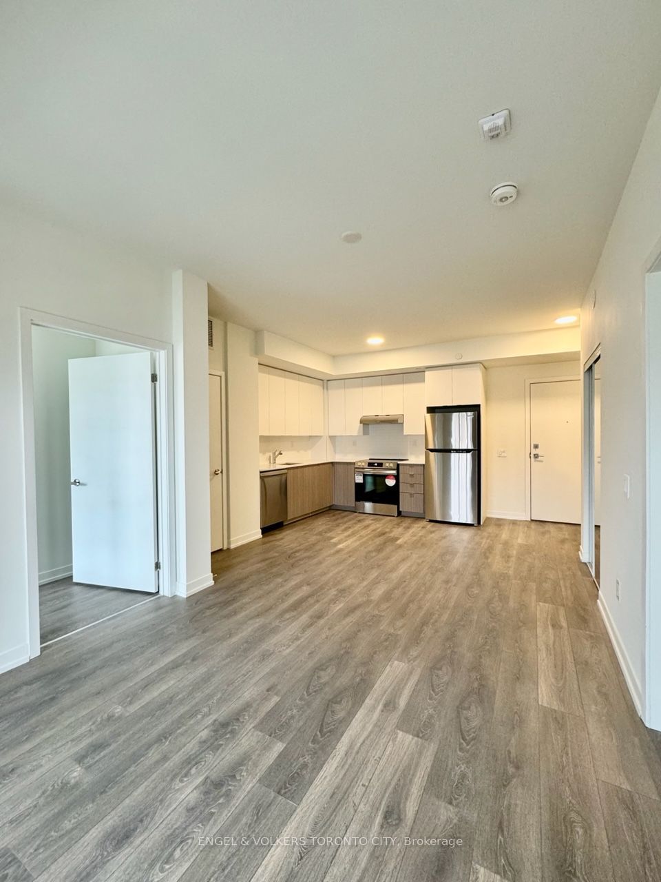 135 Canon Jackson Drive 305, Toronto, ON M6M 0C4 photo 4
