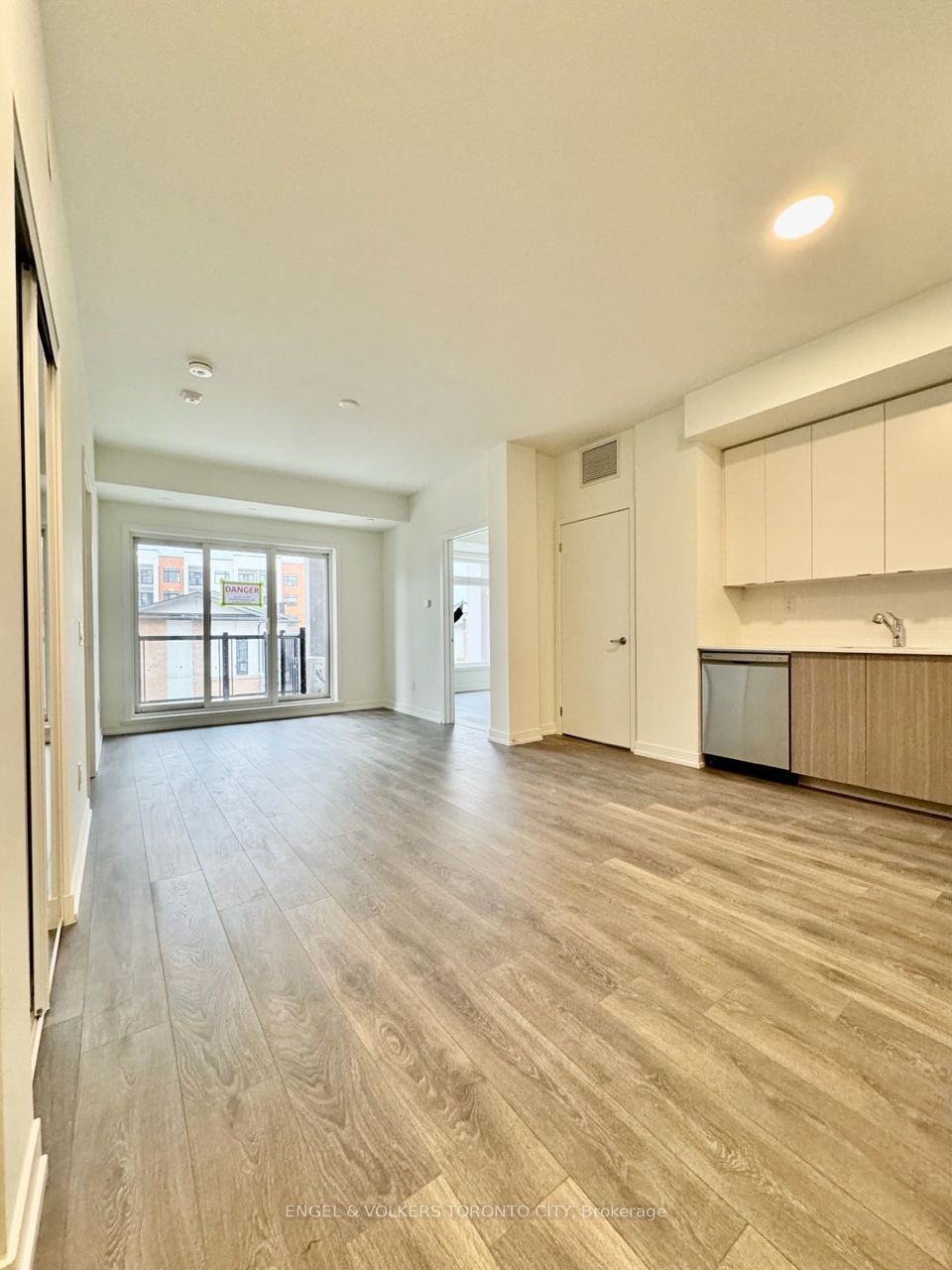 135 Canon Jackson Drive 305, Toronto, ON M6M 0C4 photo 5
