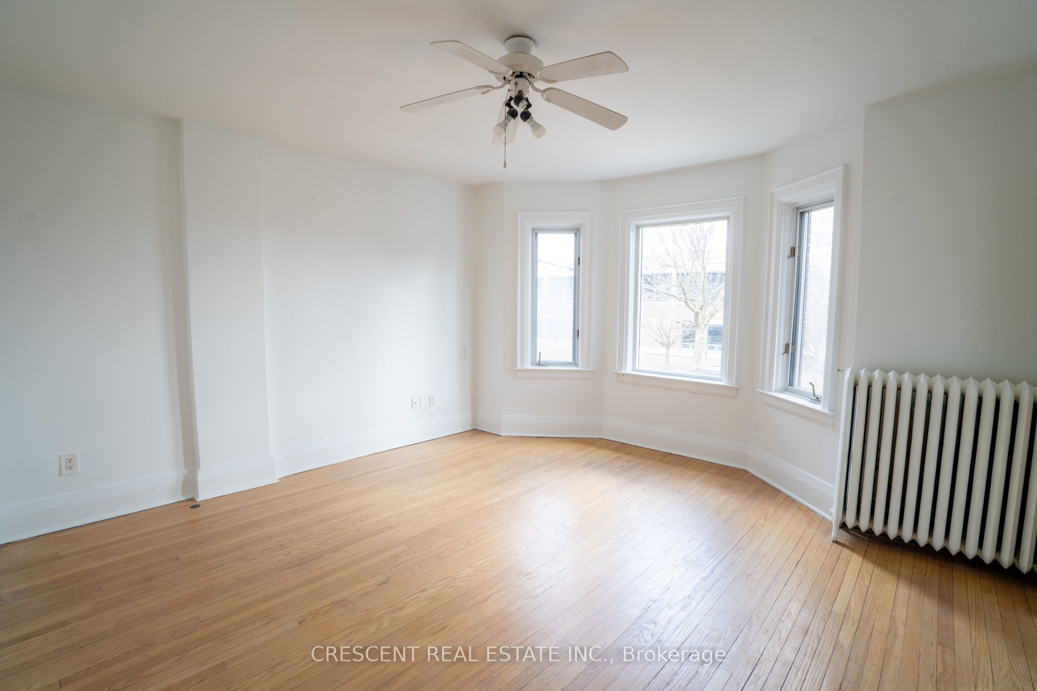 520 Prince Edward Drive N MAIN, Toronto, ON M8X 2M5 photo 4
