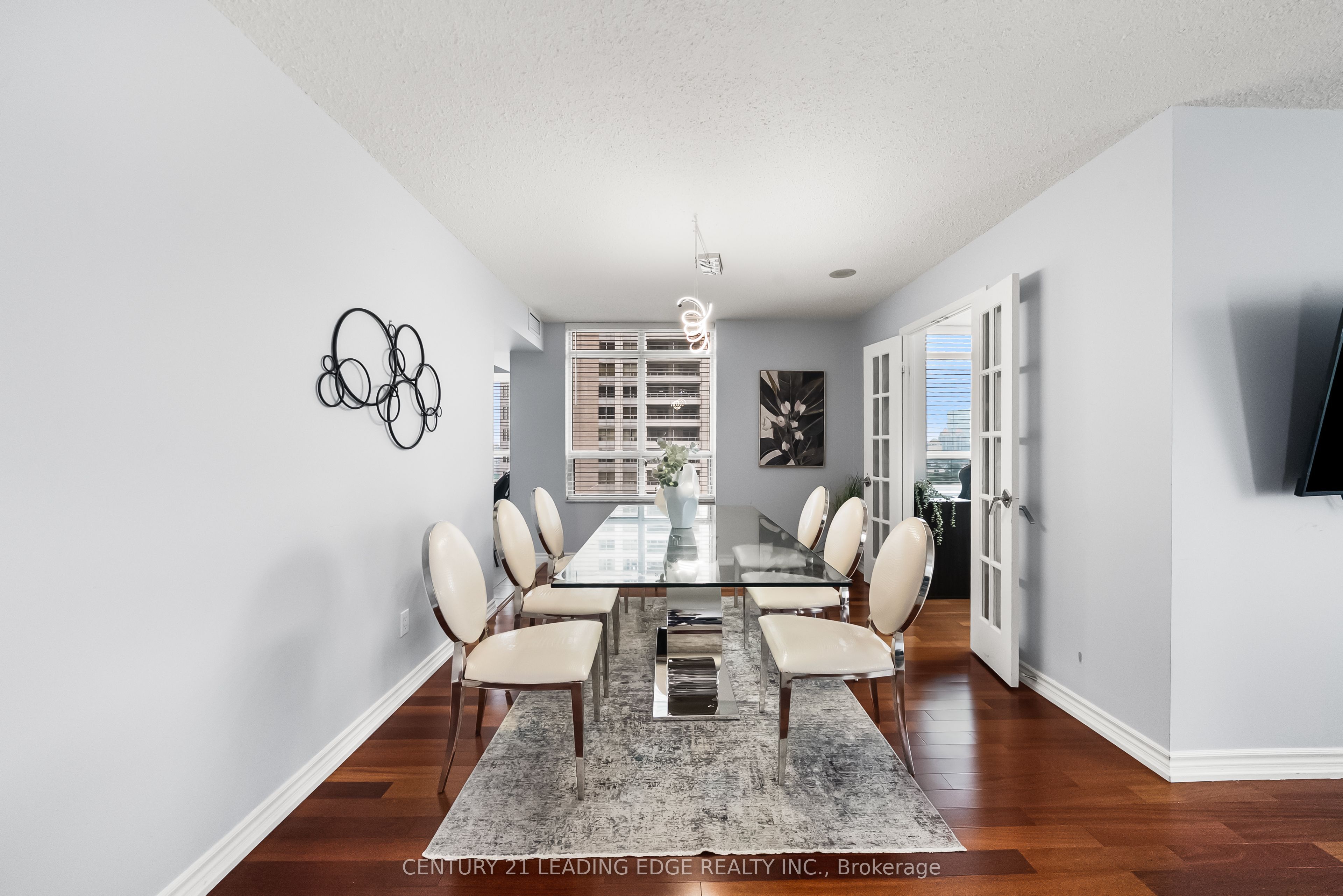 35 Kingsbridge Garden Circle 1812, Mississauga, ON L5R 3Z5 photo 4