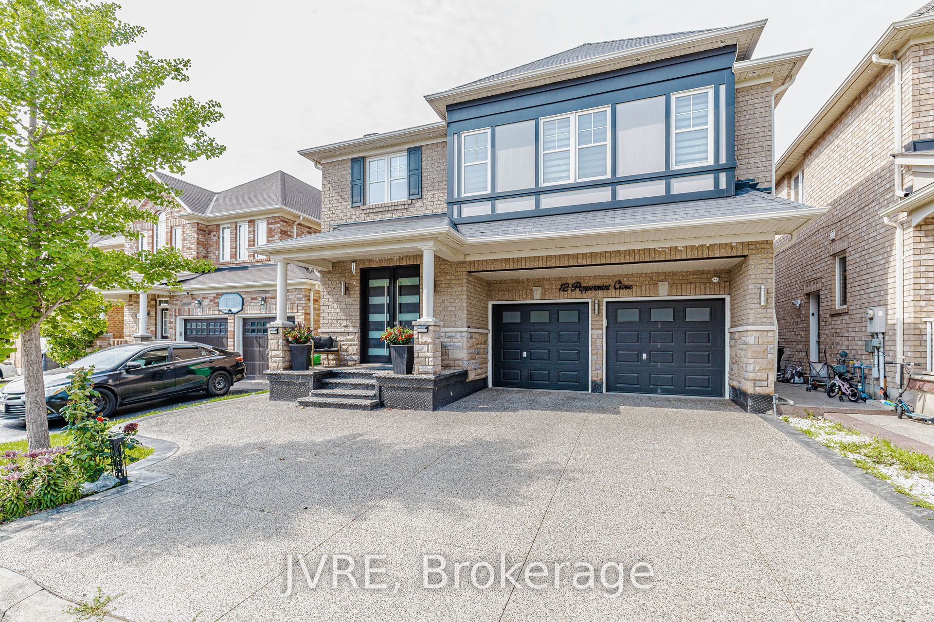 12 Peppermint Close, Brampton, ON L6P 3C6 photo 2