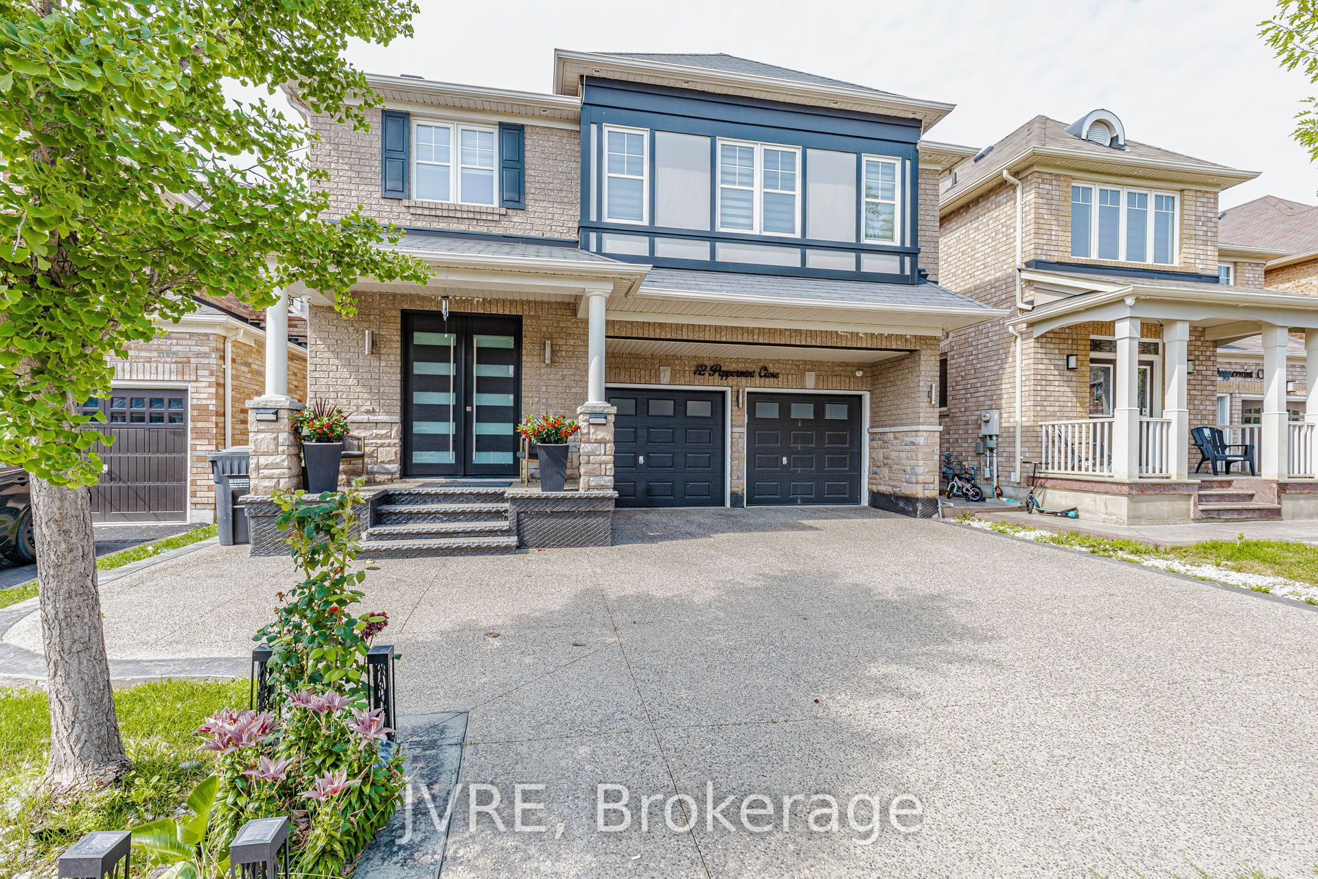 12 Peppermint Close, Brampton, ON L6P 3C6 photo 3
