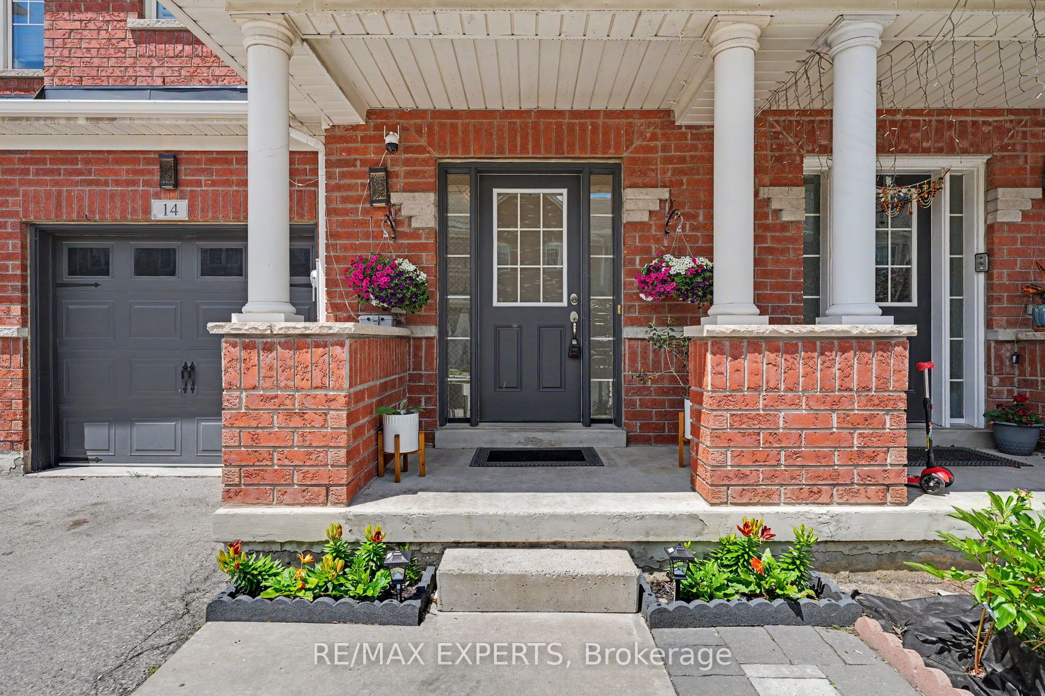 14 Lotus Street, Brampton, ON L6P 3E1 photo 3
