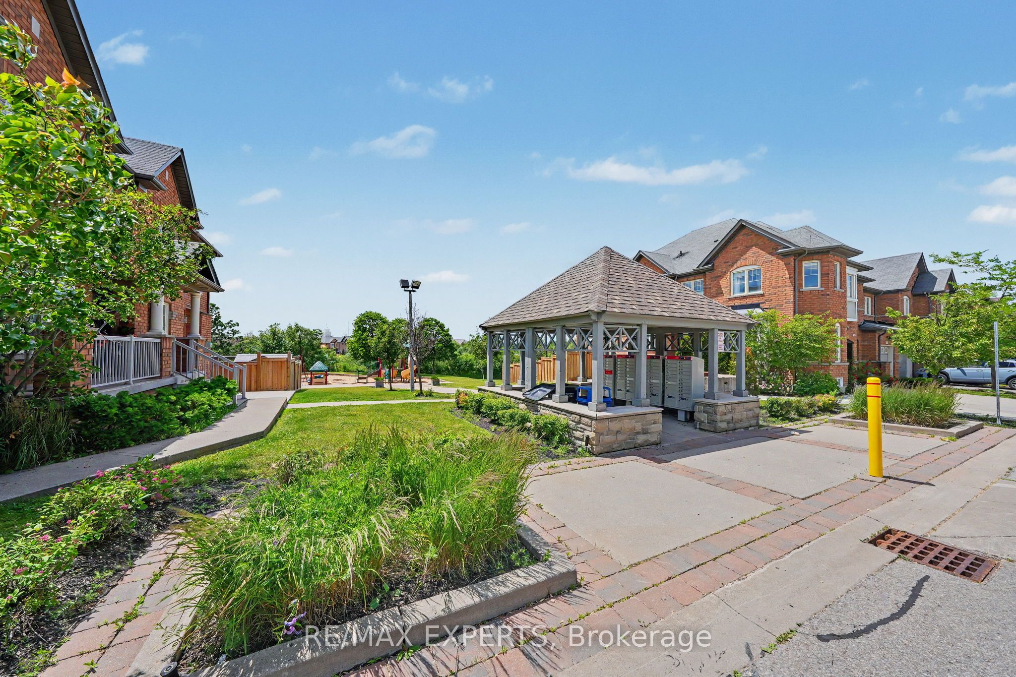 14 Lotus Street, Brampton, ON L6P 3E1 photo 4