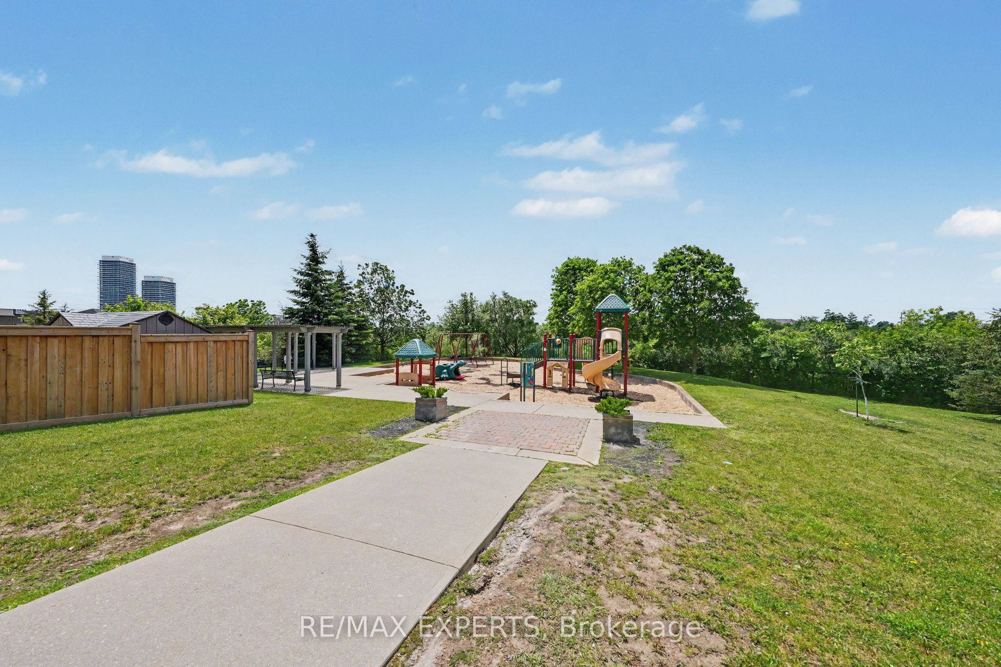 14 Lotus Street, Brampton, ON L6P 3E1 photo 5