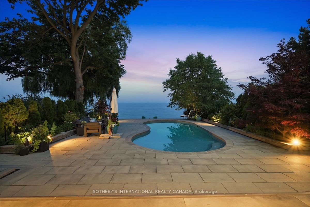 102 Cumberland Drive, Mississauga, ON L5G 3M8 photo 4