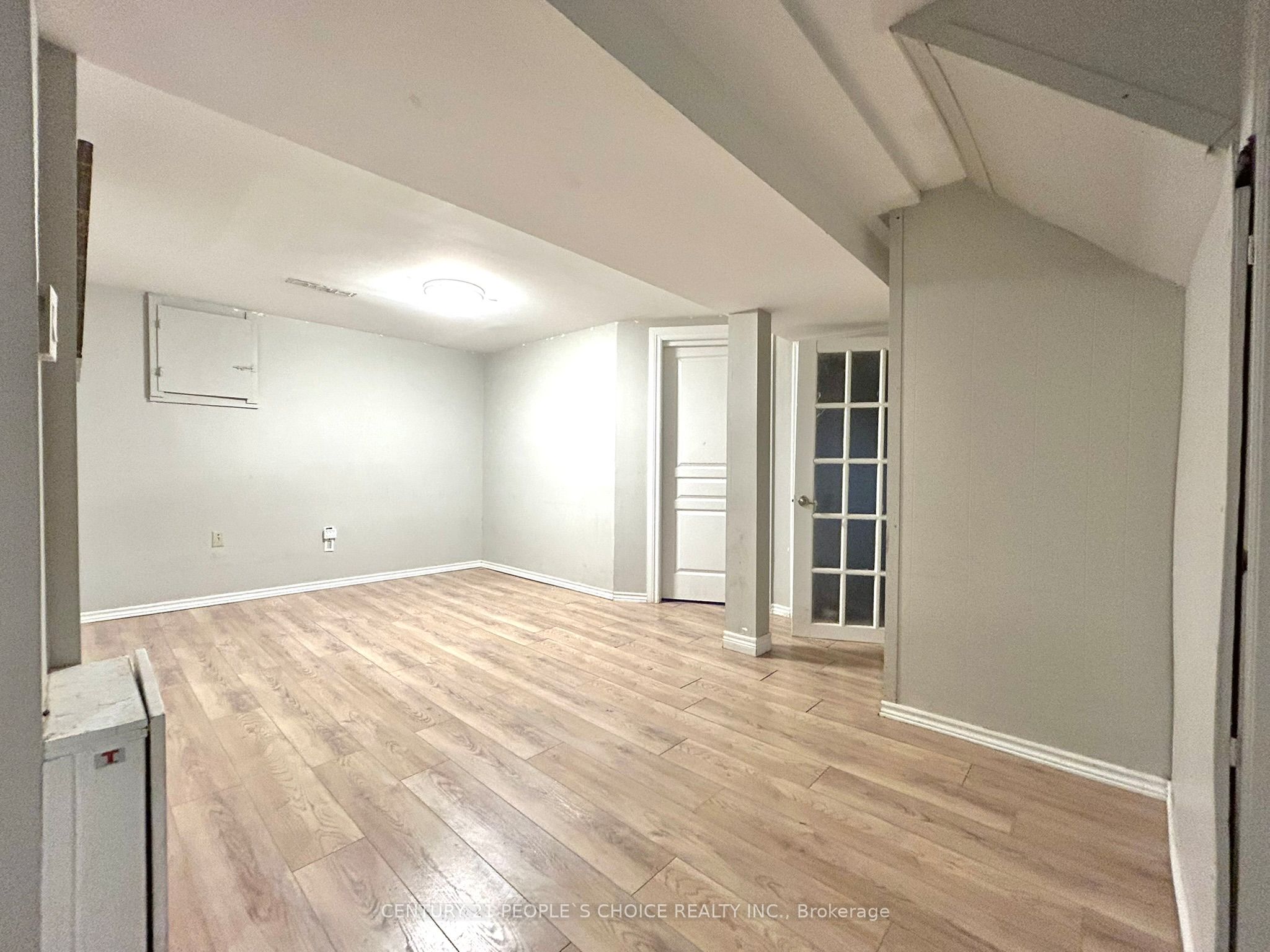 28 Beisel Court, Brampton, ON L6Z 2R7 photo 2