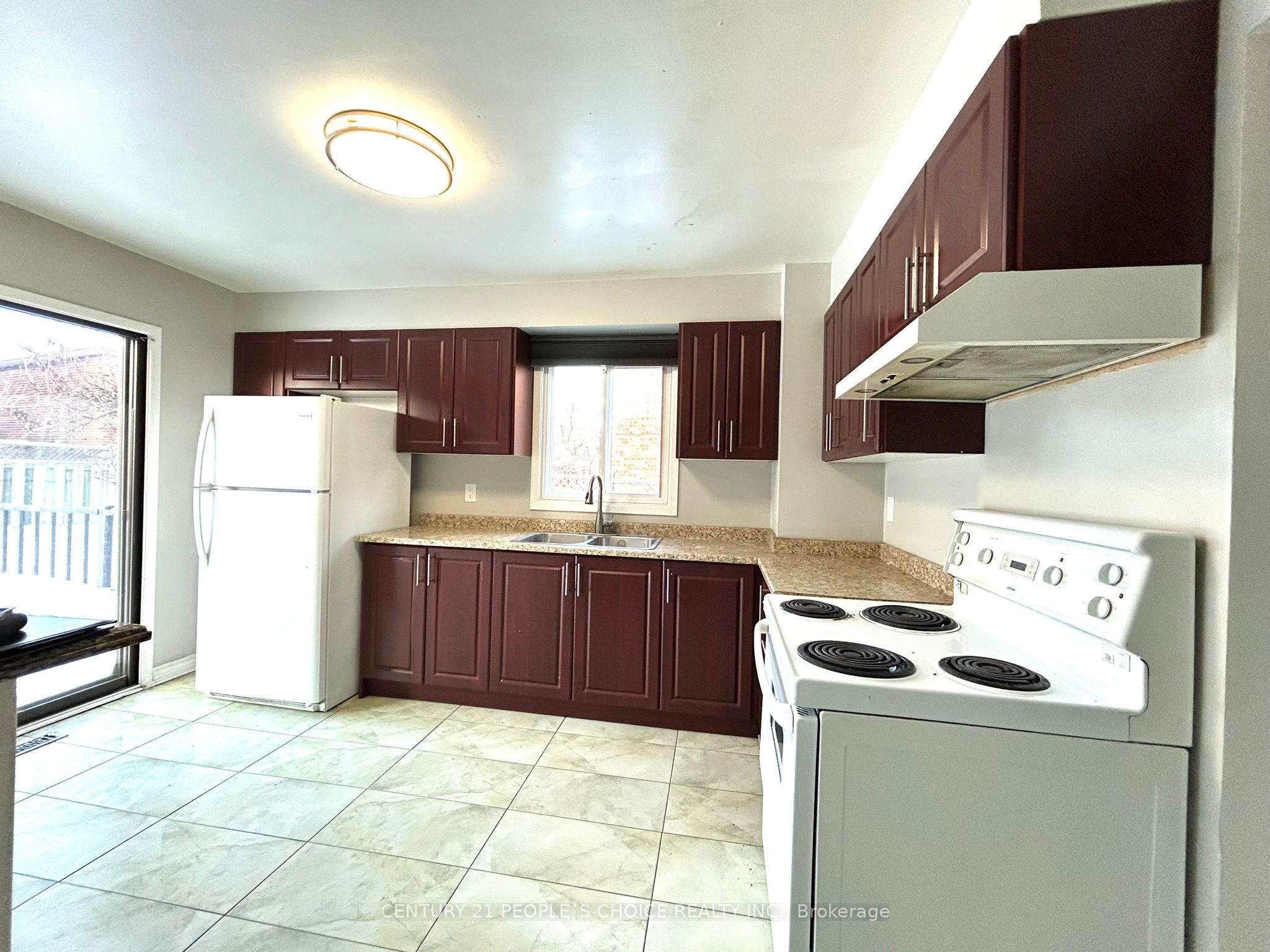 28 Beisel Court, Brampton, ON L6Z 2R7 photo 3