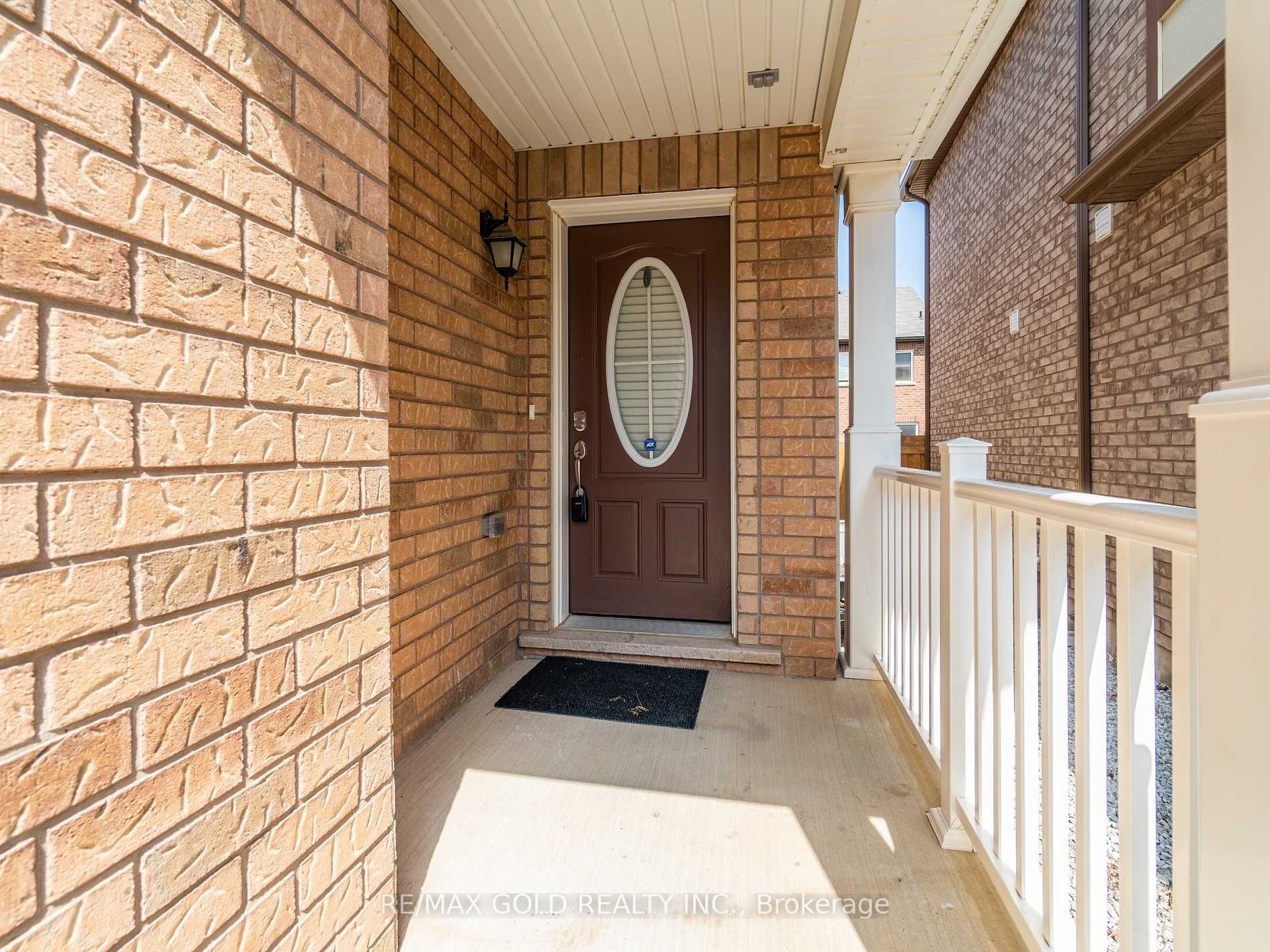102 Leadenhall Road, Brampton, ON L7A 4G9 photo 2